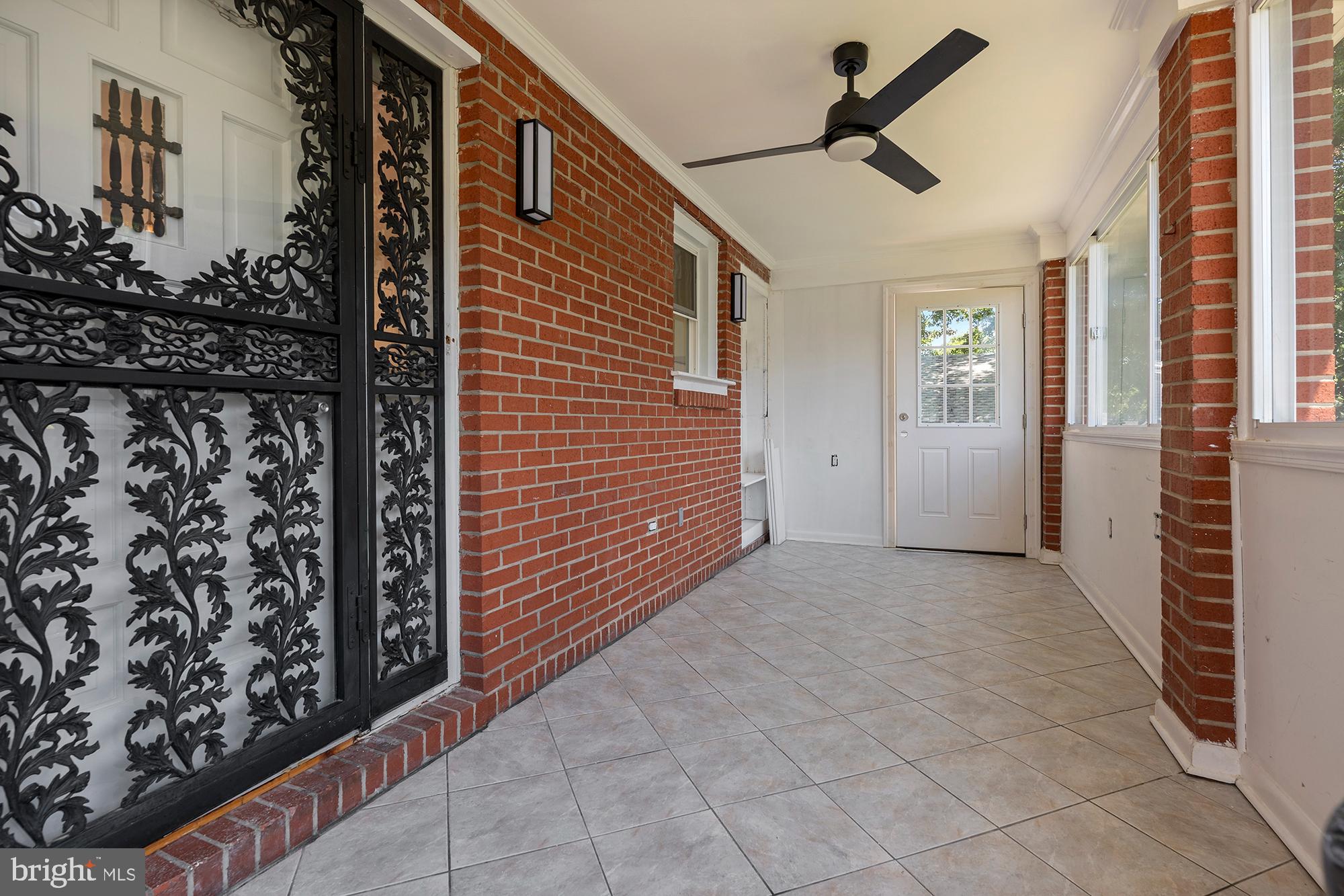 COLONIAL DRIVE - Residential