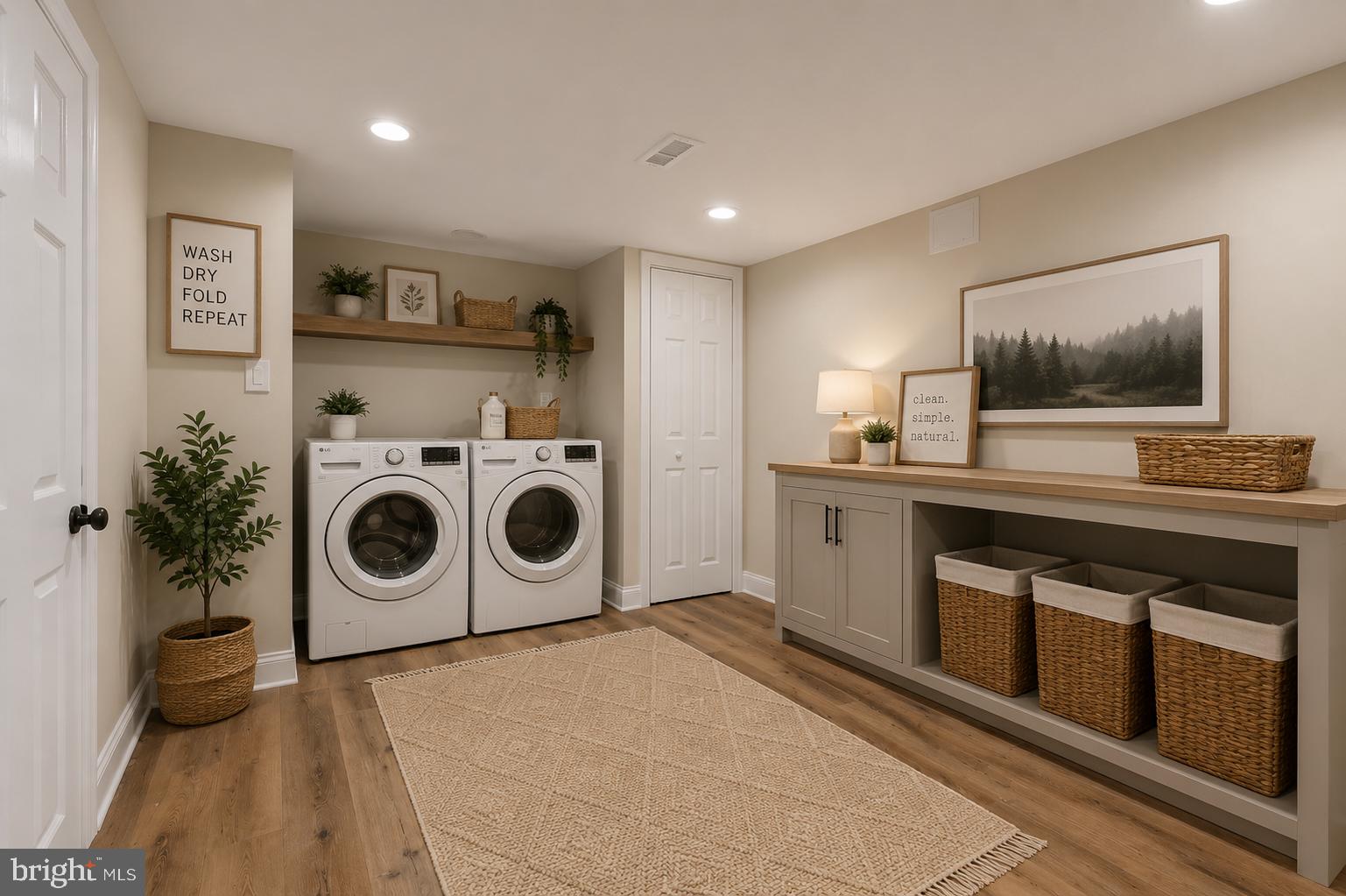 COLONIAL DRIVE - Residential