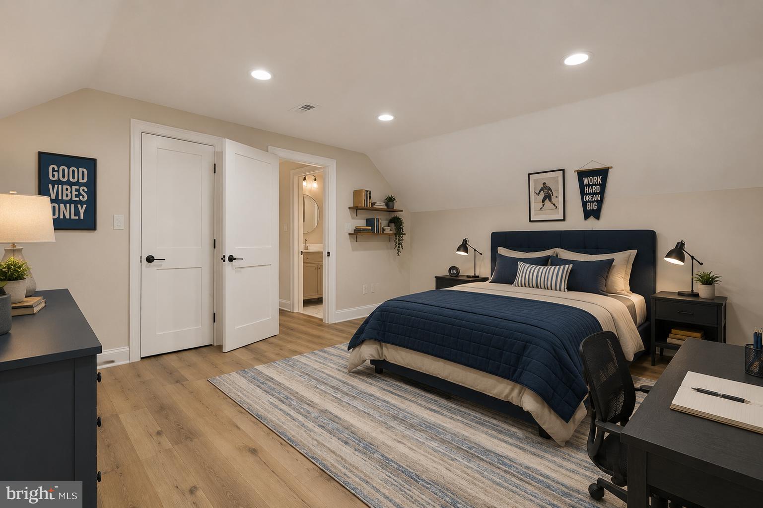 COLONIAL DRIVE - Residential