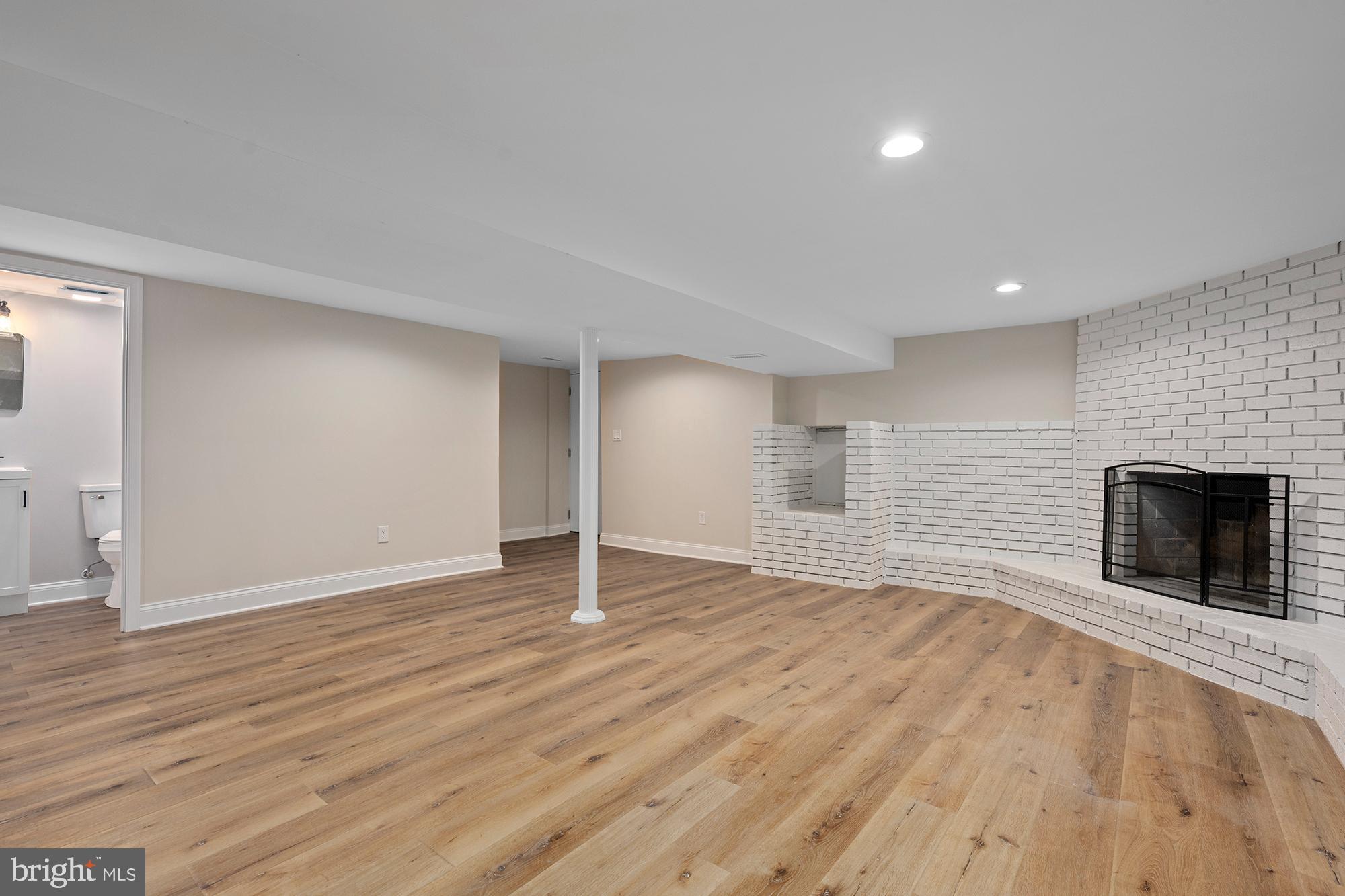 COLONIAL DRIVE - Residential