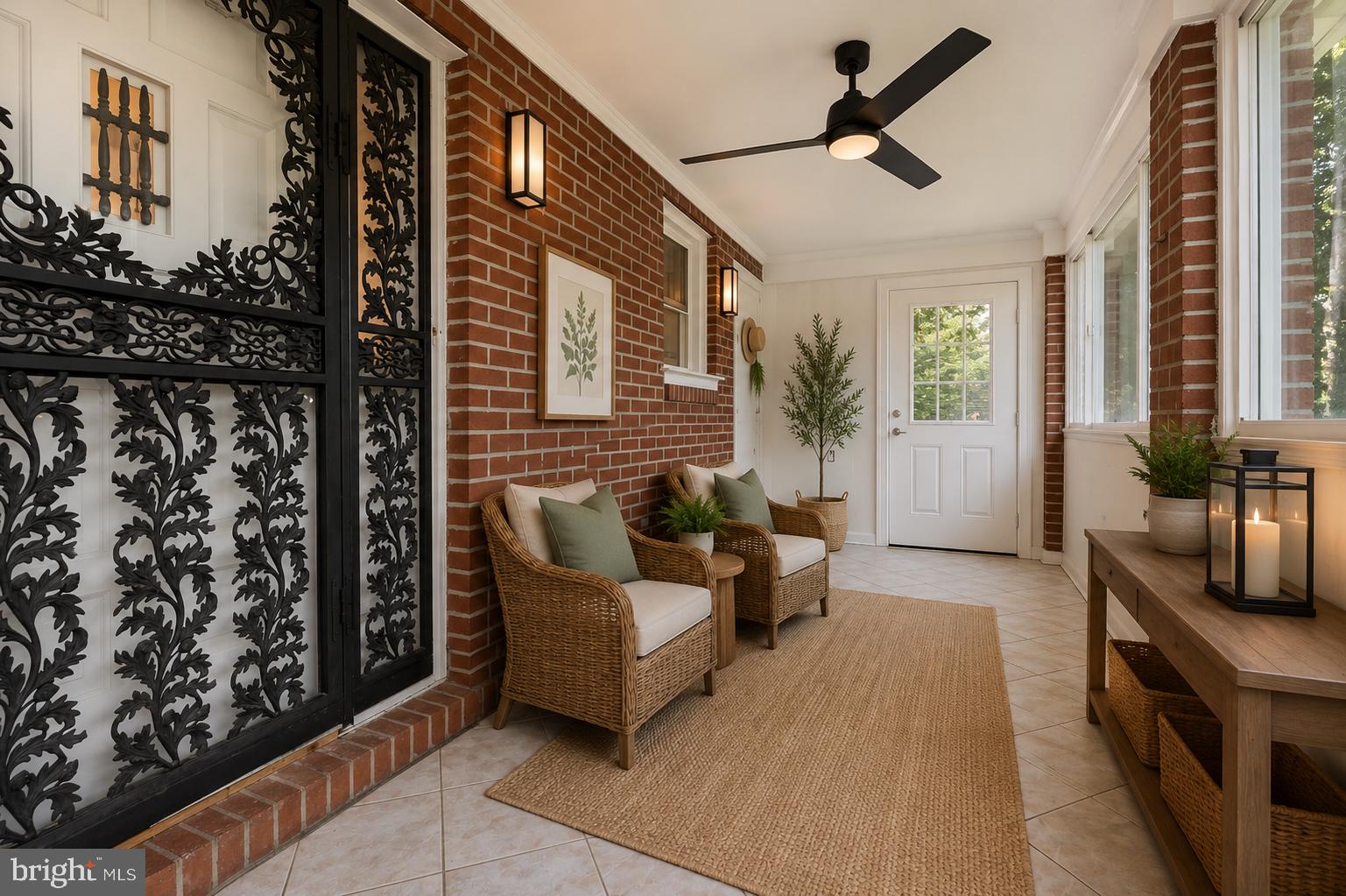 COLONIAL DRIVE - Residential