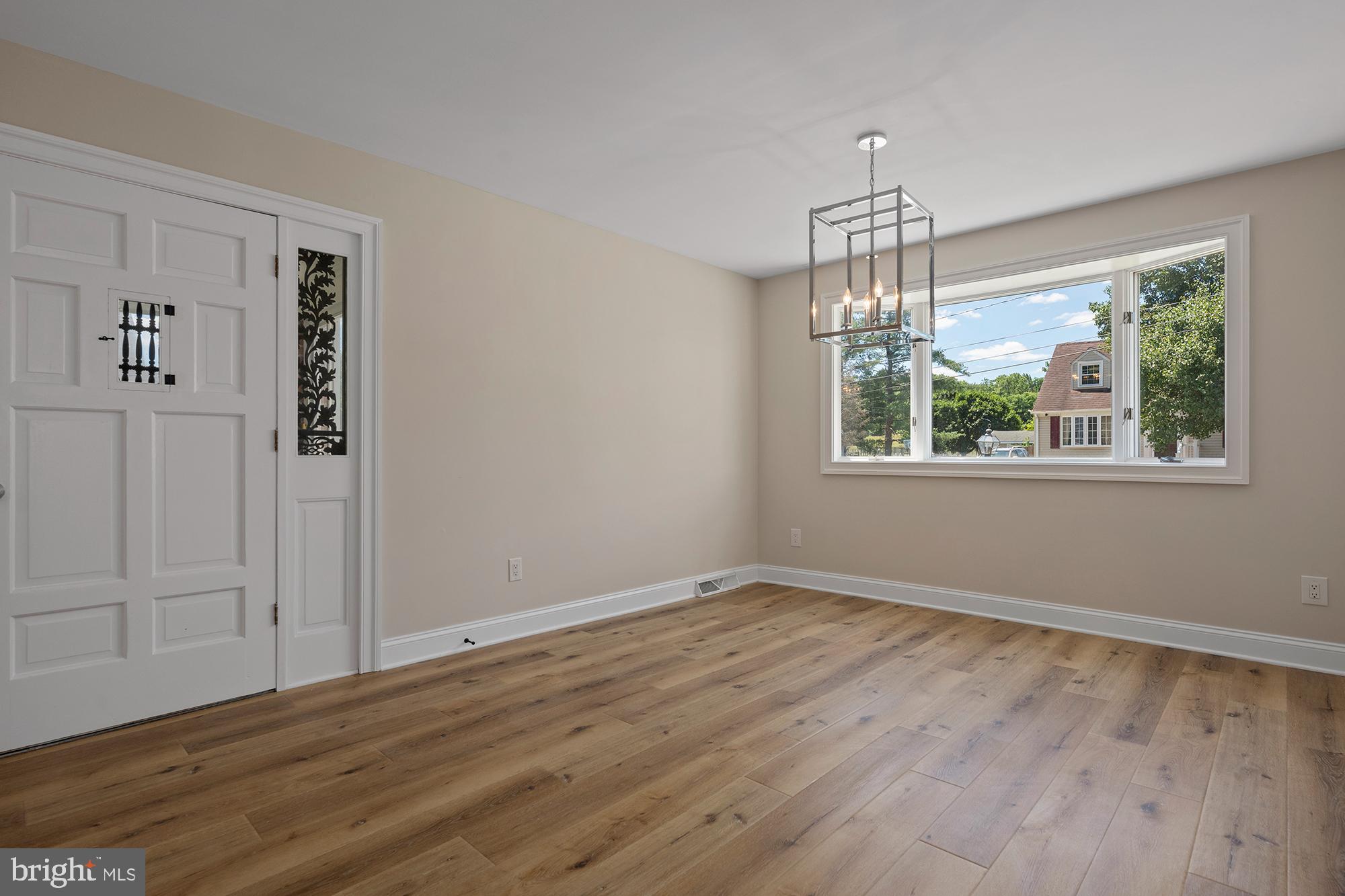 COLONIAL DRIVE - Residential