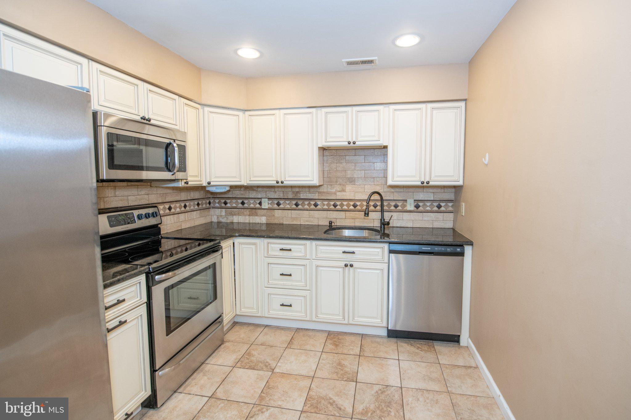 CRESTWOOD CONDO - Residential