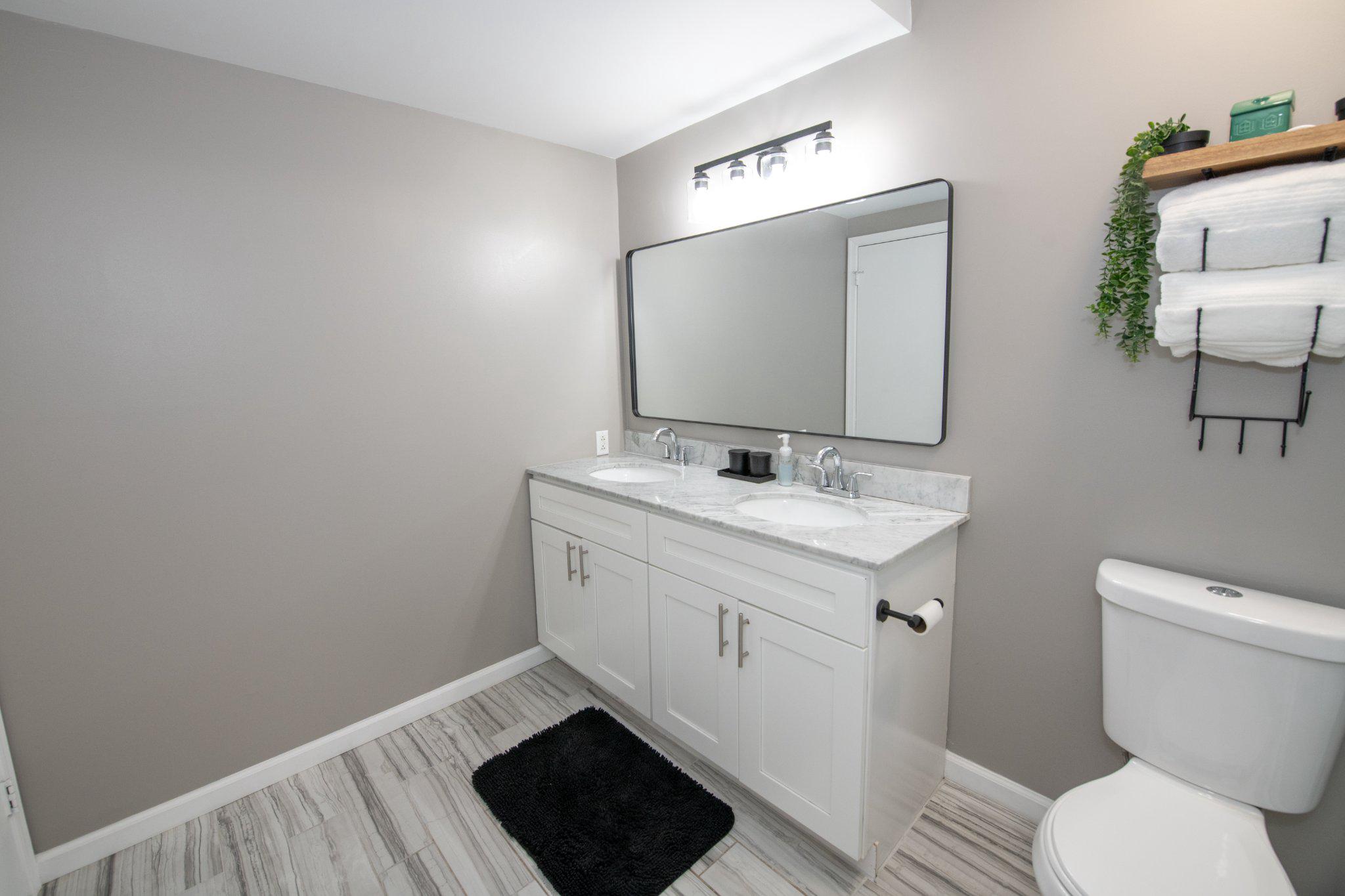 CRESTWOOD CONDO - Residential