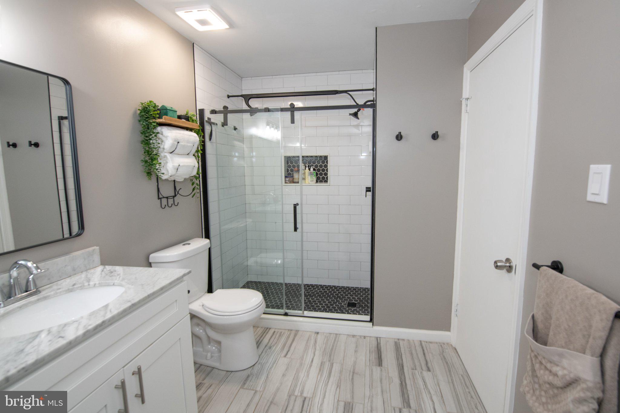 CRESTWOOD CONDO - Residential