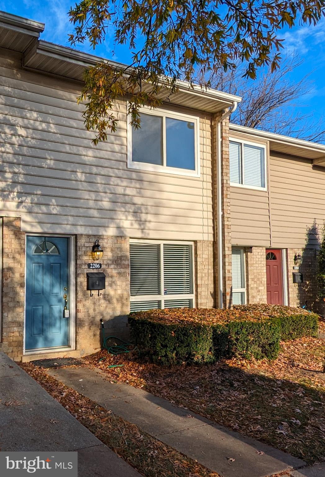 Clean & Bright Townhome  * Awesome 2 Level townhome in Fabulous Herndon location Close to major routes, airport, shopping, schools, and more! Walking distance from planned Silver Line Metro * Recently renovated kitchen with stainless steel appliances and Granite Counters. Nice backyard patio off Kitchen. Upgraded Heating & A/C * Well Maintained *  2 assigned parking space * 12 month minimum lease / 675 minimum credit scores / 2 people max rental applications to qualify / $80k total household income to qualify / No Pets & No Smoking in the house / call, text, or email with questions.  Thanks!