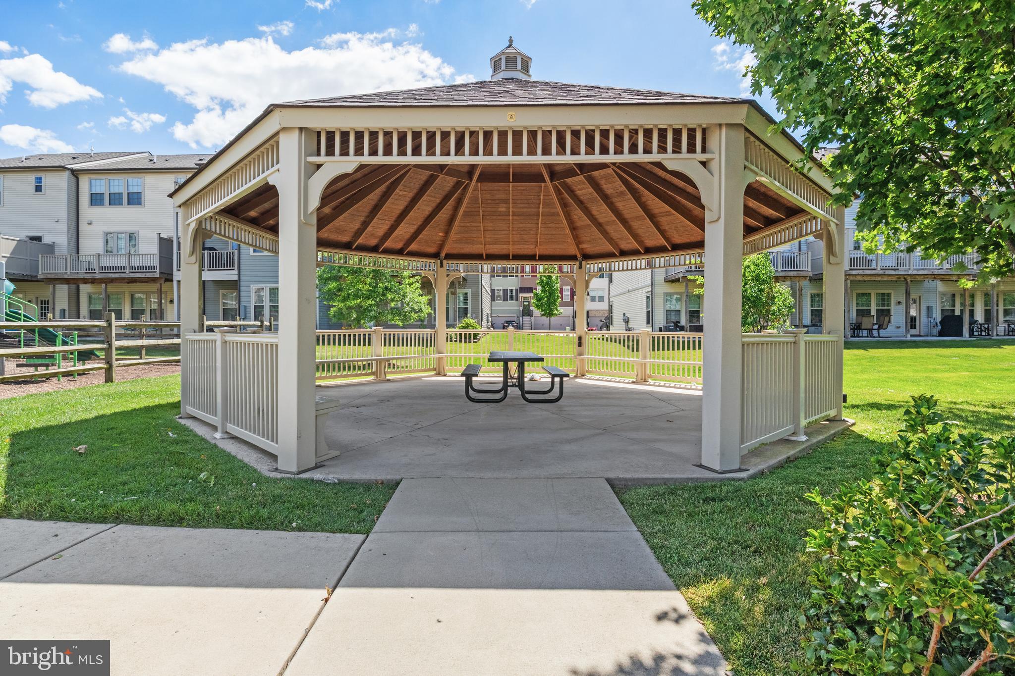 TALL OAKS - Residential