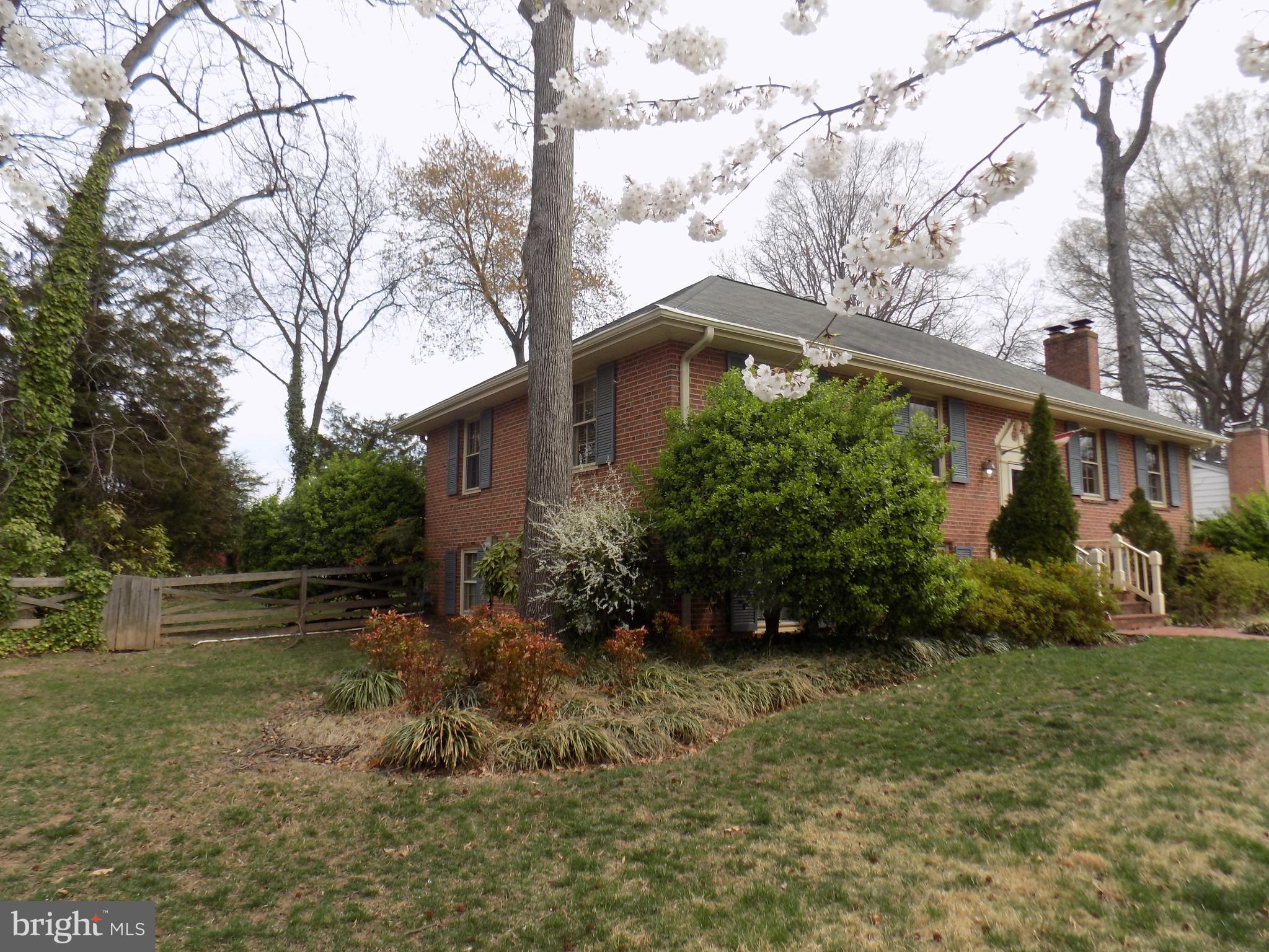 RIVERSIDE GARDENS - Residential