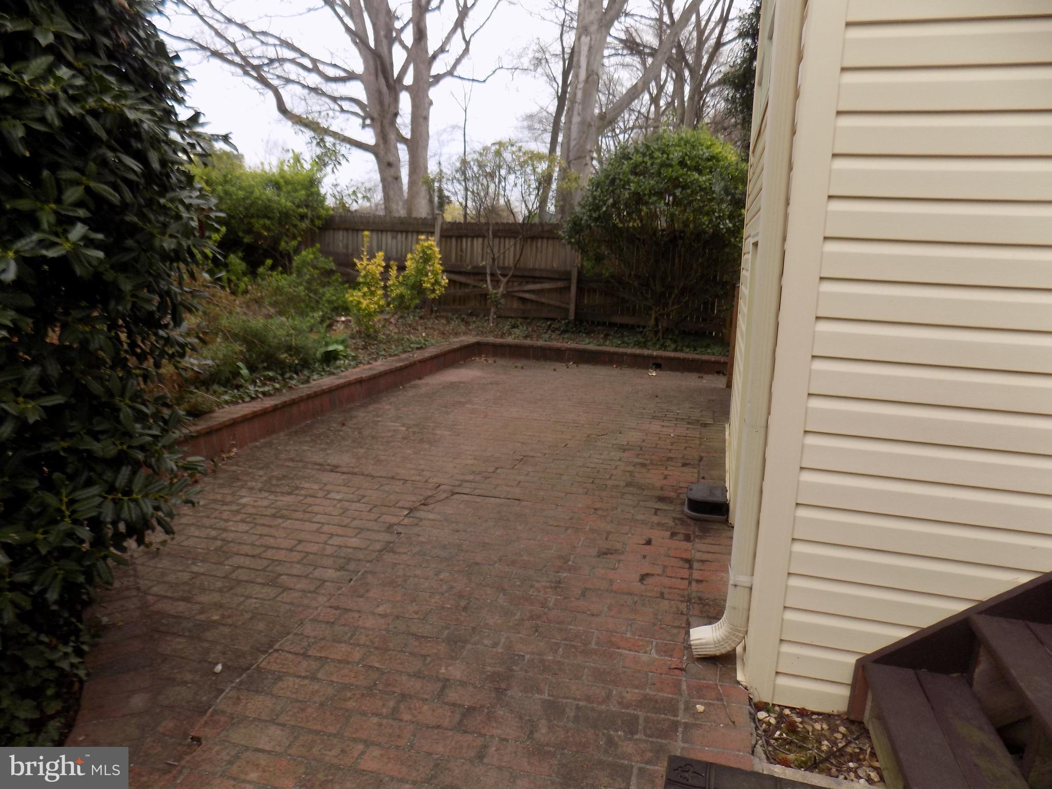 RIVERSIDE GARDENS - Residential