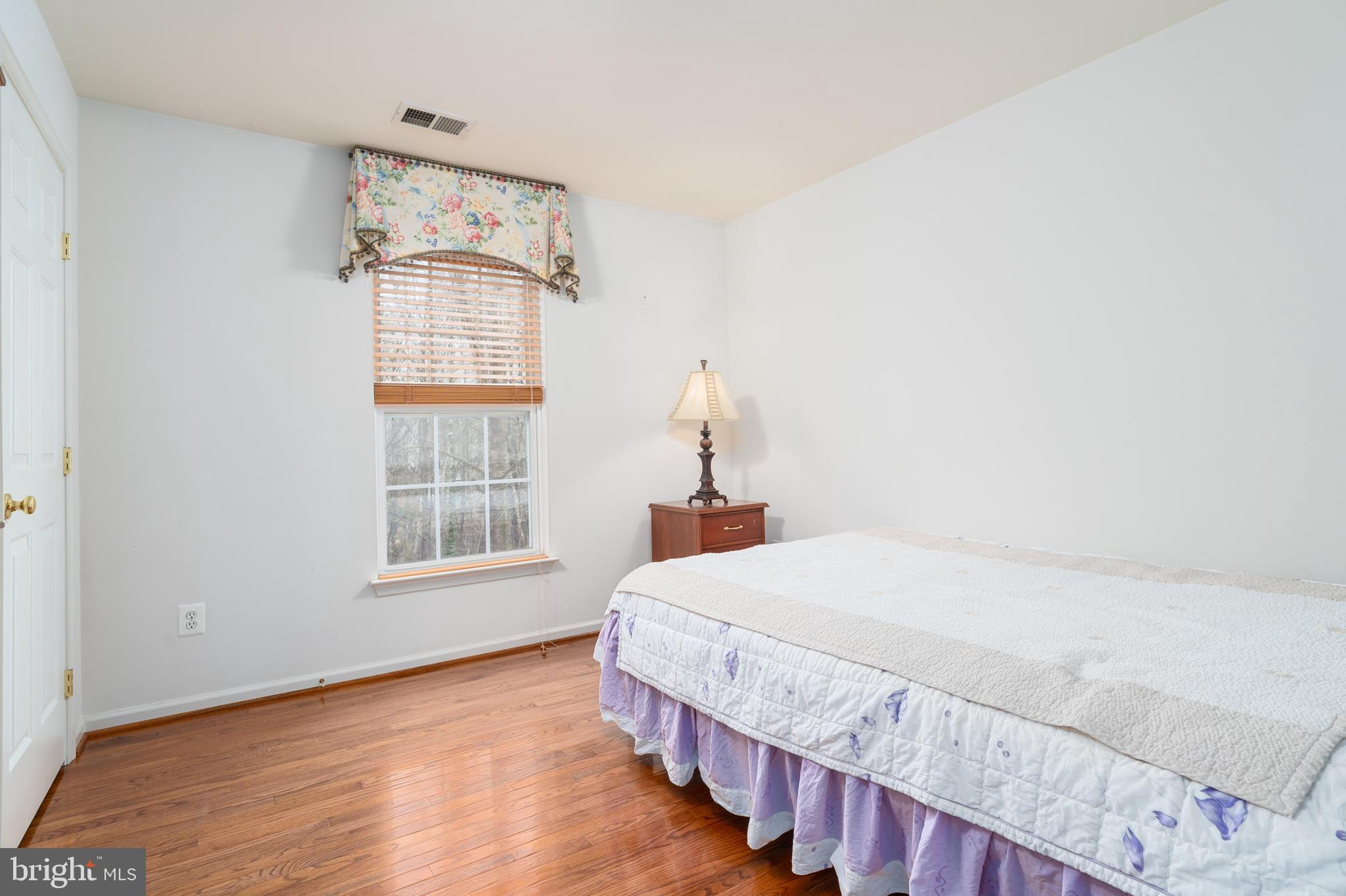 LORTON TOWN CNTR LANDBAY - Residential