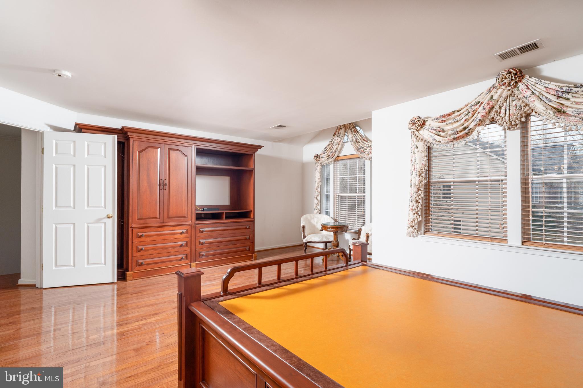 LORTON TOWN CNTR LANDBAY - Residential