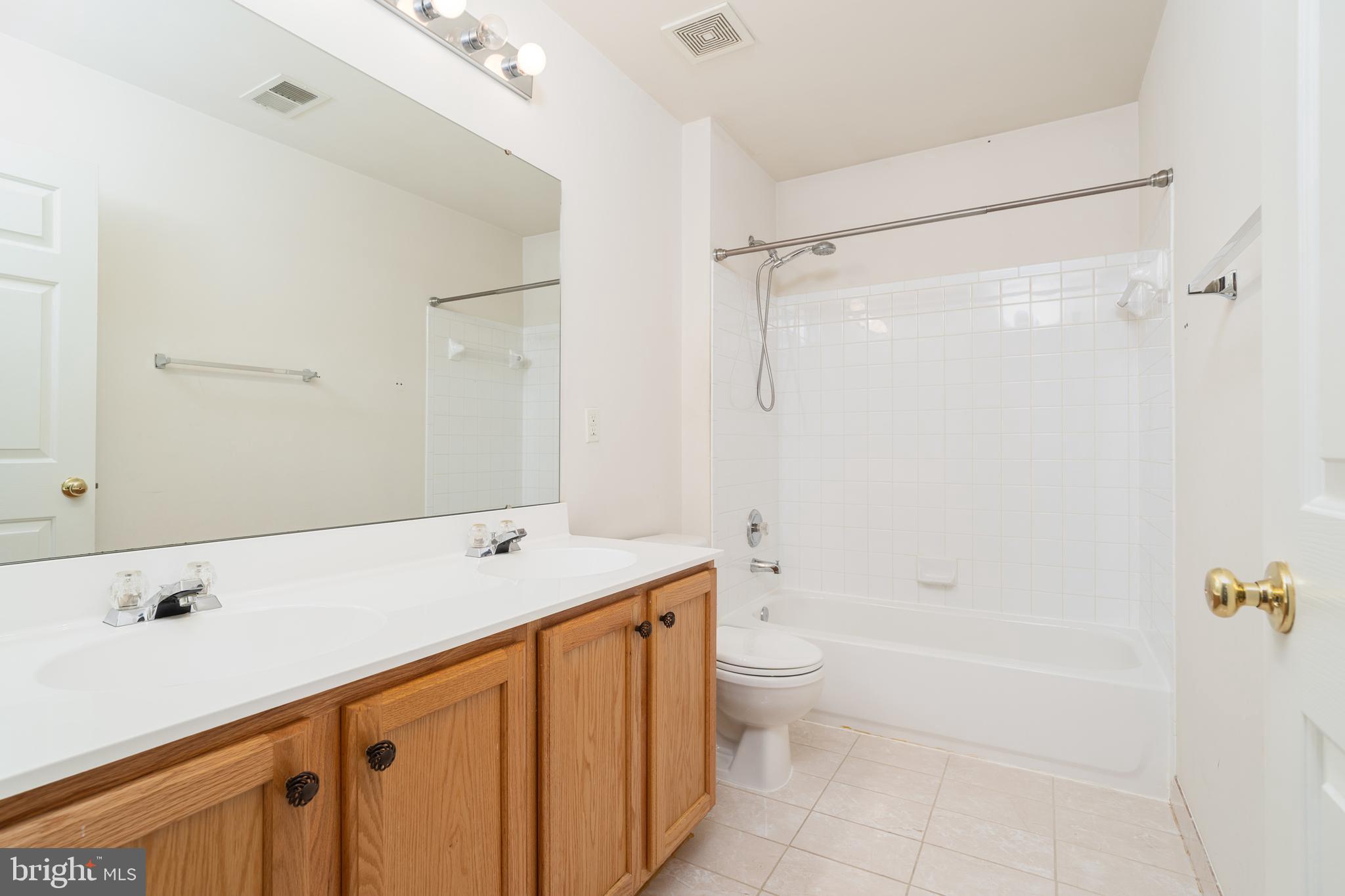 LORTON TOWN CNTR LANDBAY - Residential
