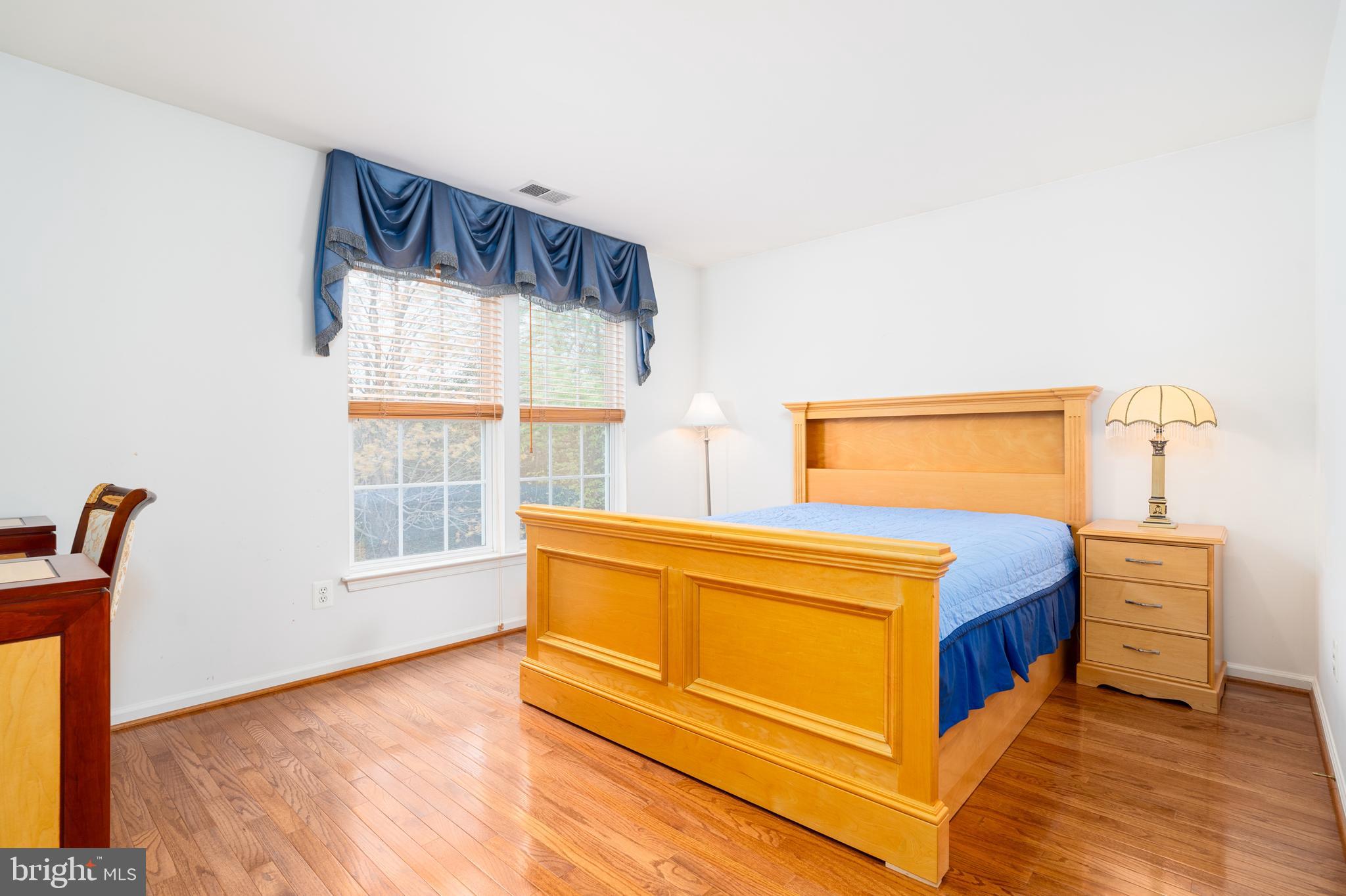 LORTON TOWN CNTR LANDBAY - Residential
