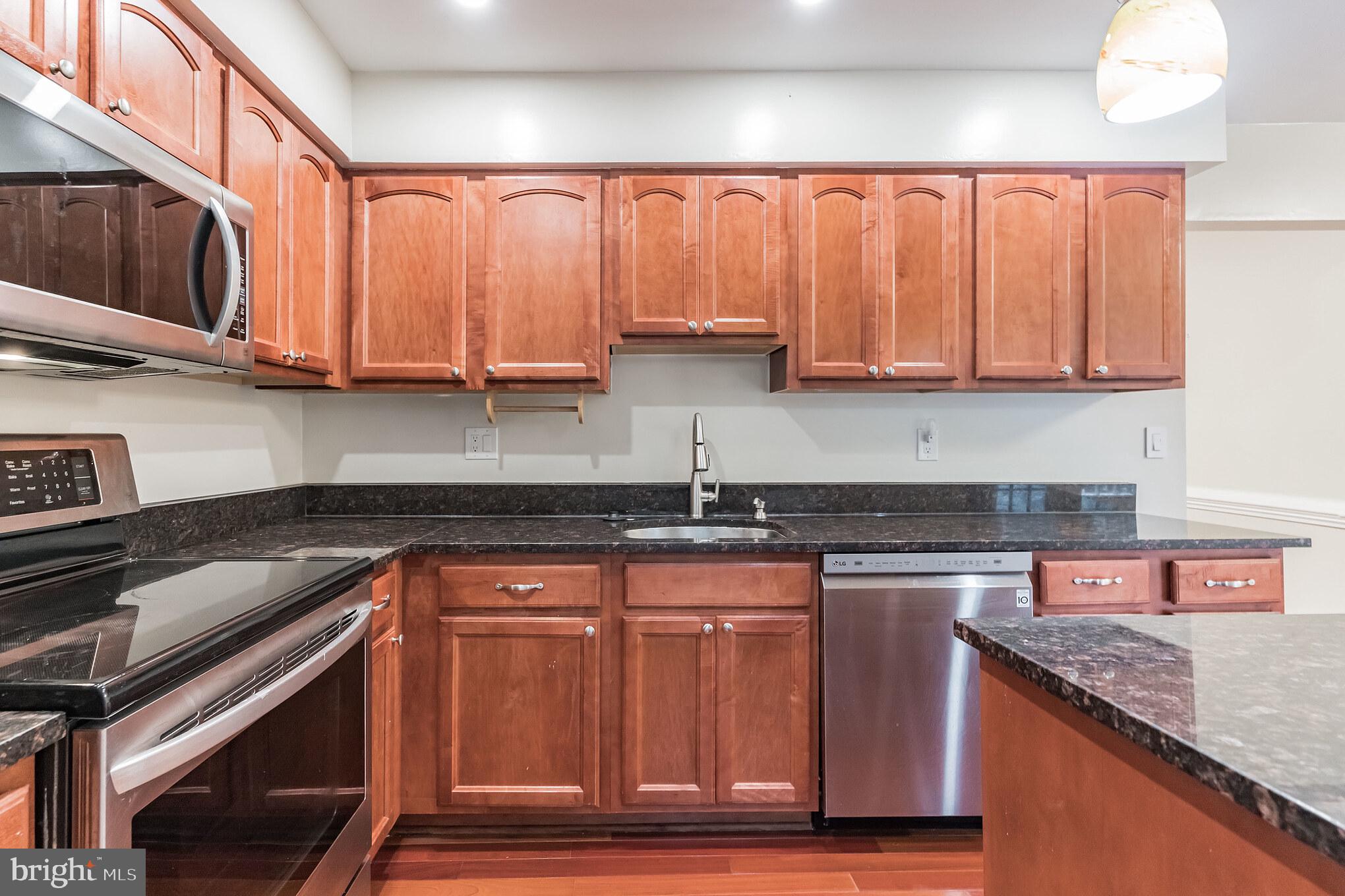 COUNTRY CREEK - Residential Lease