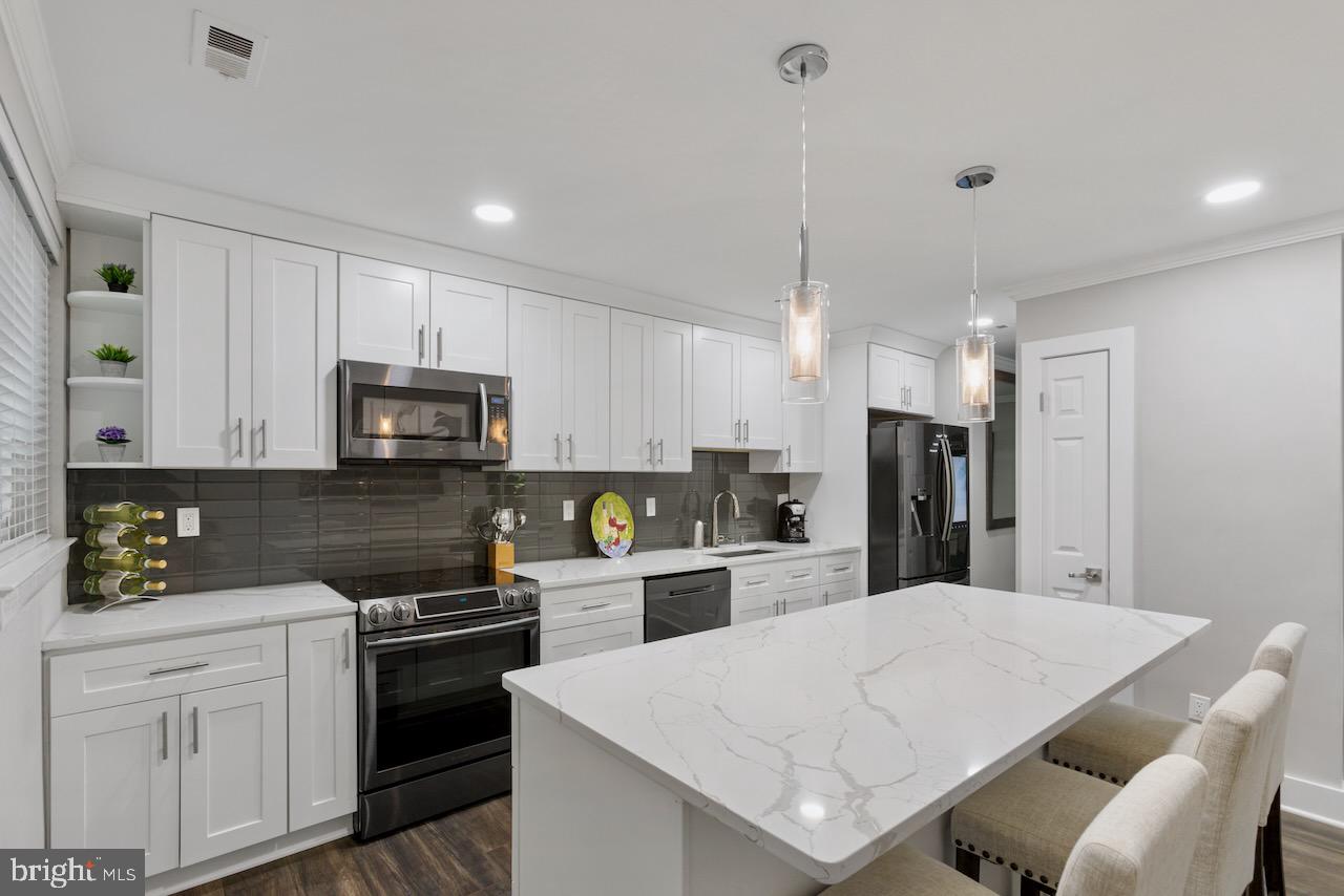 HARBOR POINT - Residential Lease