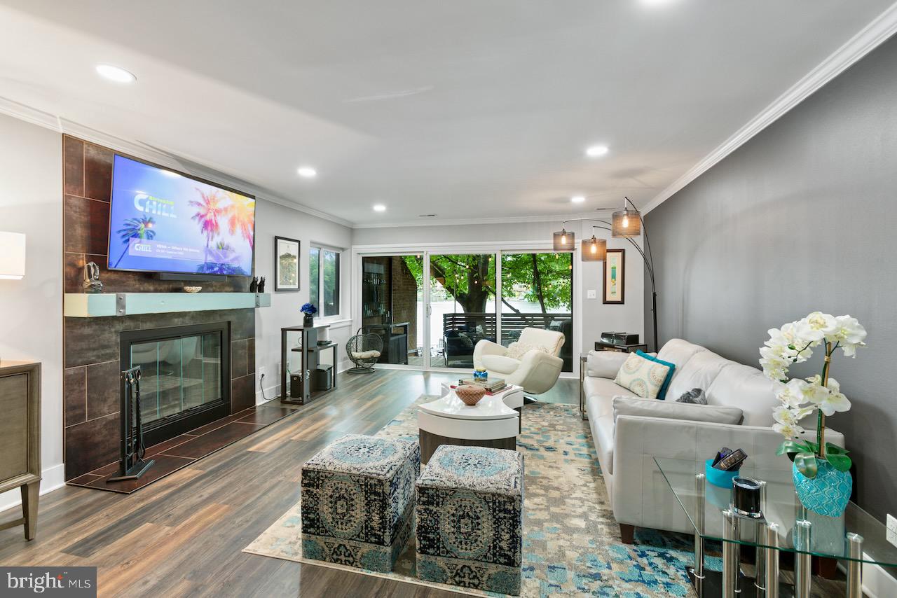 HARBOR POINT - Residential Lease