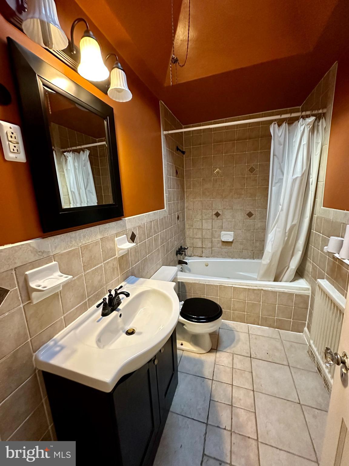 WEST OAK LANE - Residential