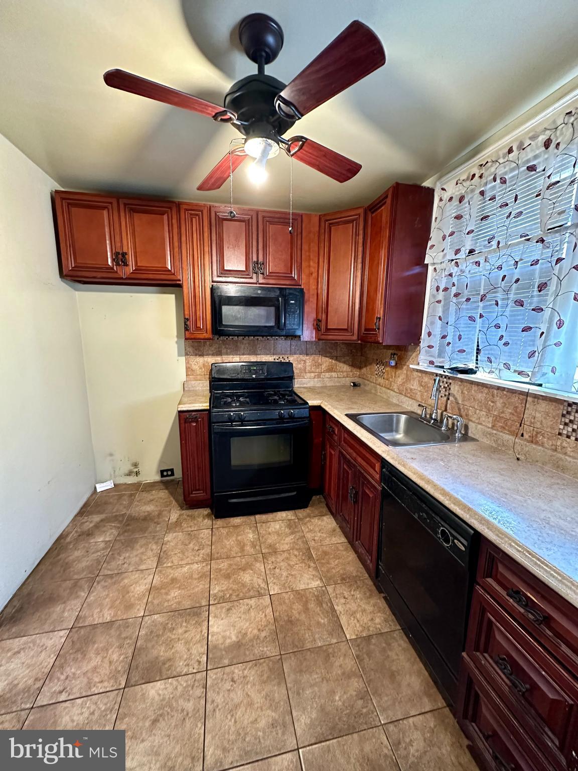 WEST OAK LANE - Residential