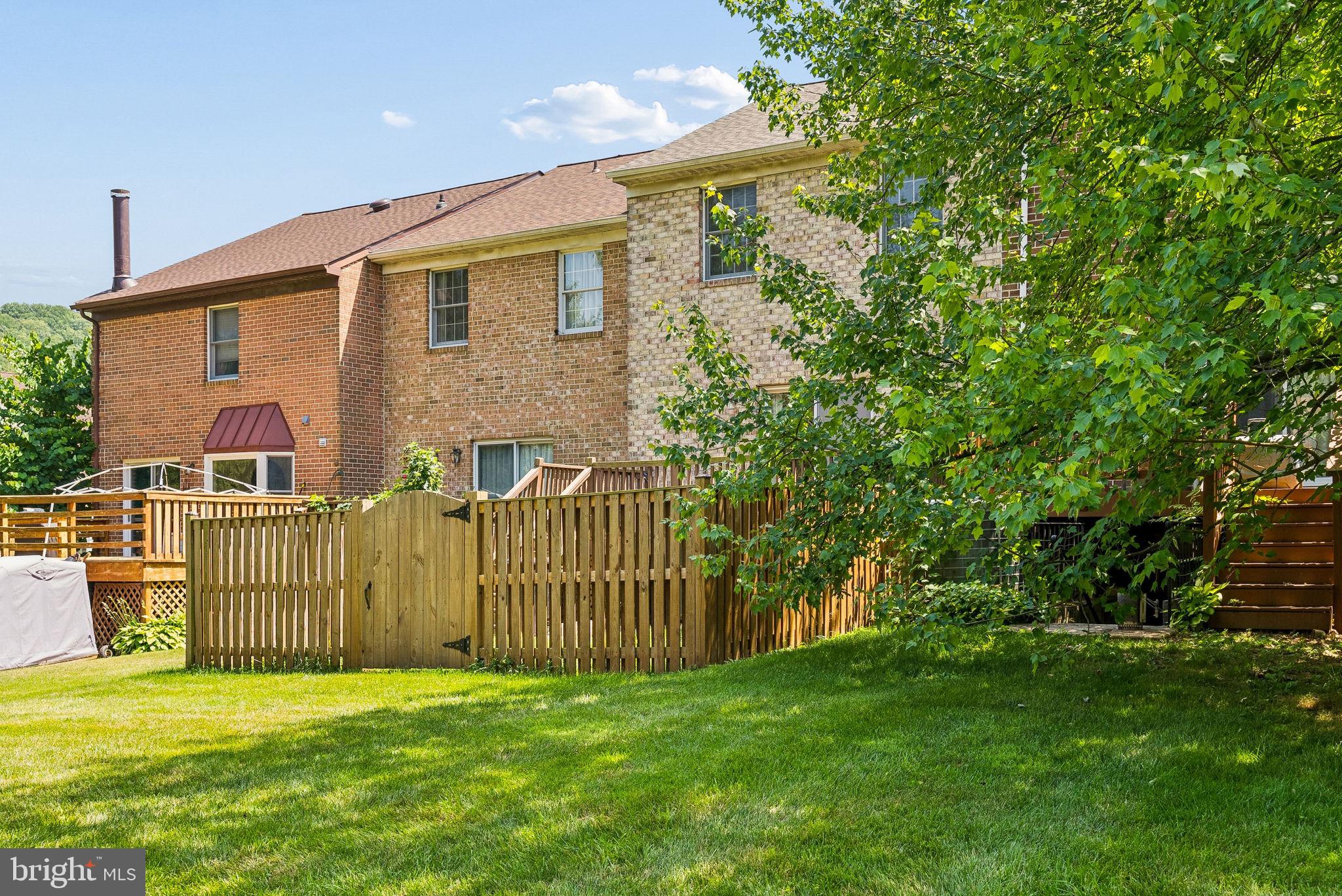 HUNTERS RUN - Residential