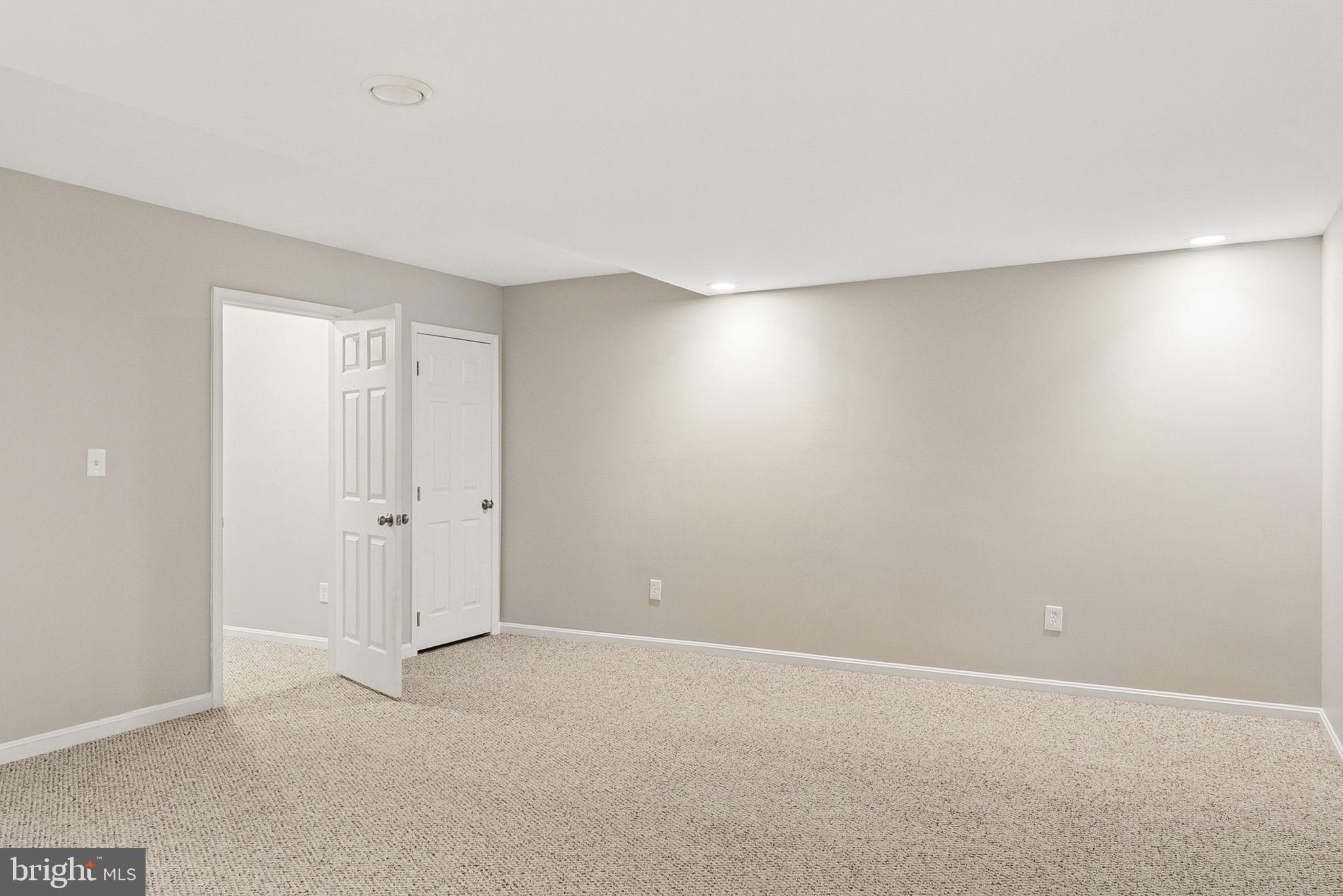 HUNTERS RUN - Residential