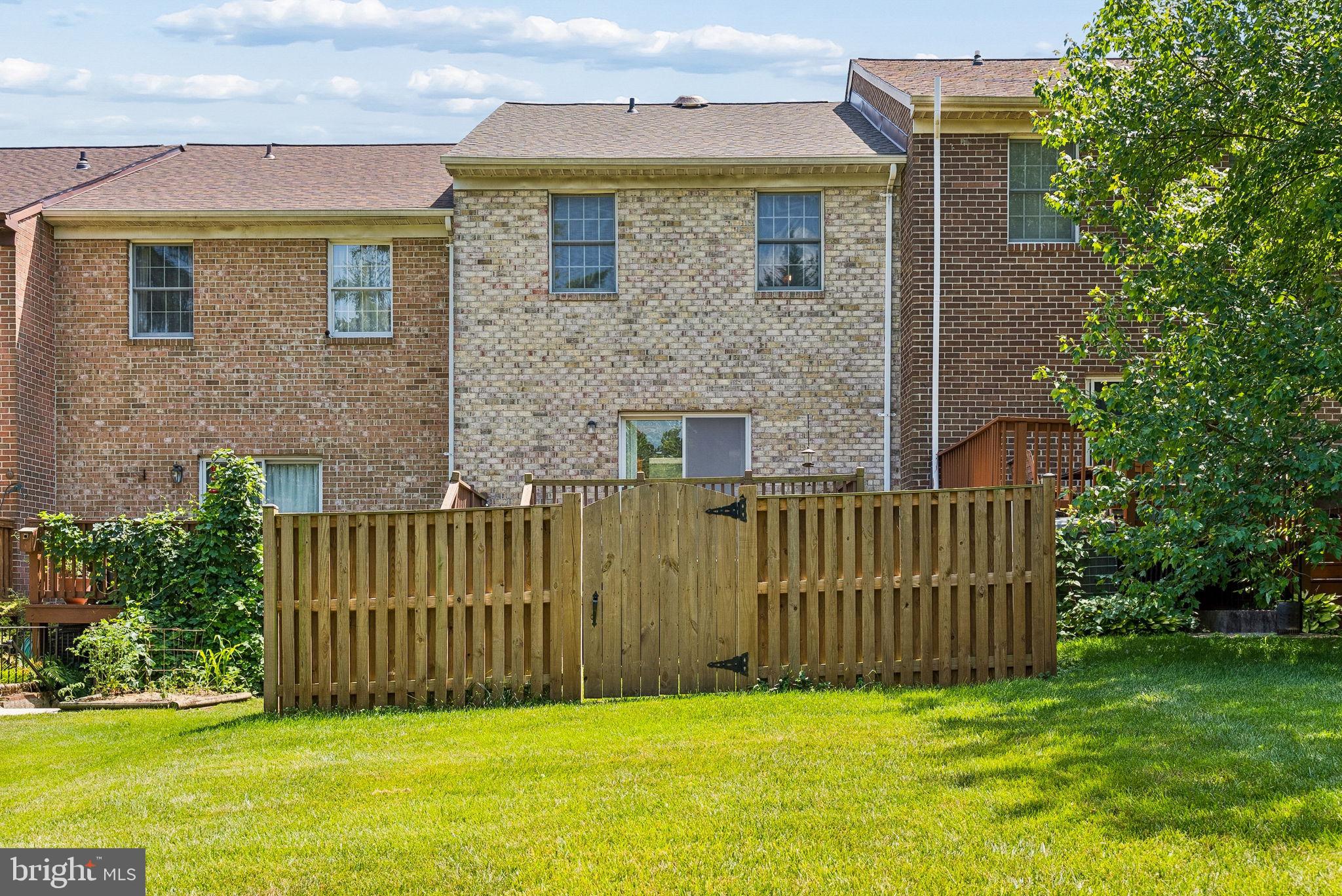 HUNTERS RUN - Residential