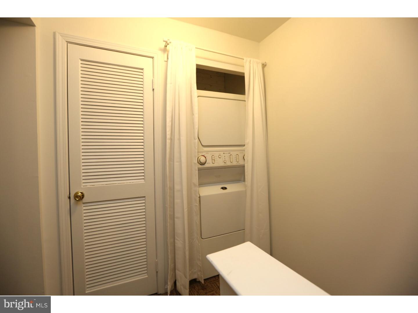 QUEEN VILLAGE - Residential Lease