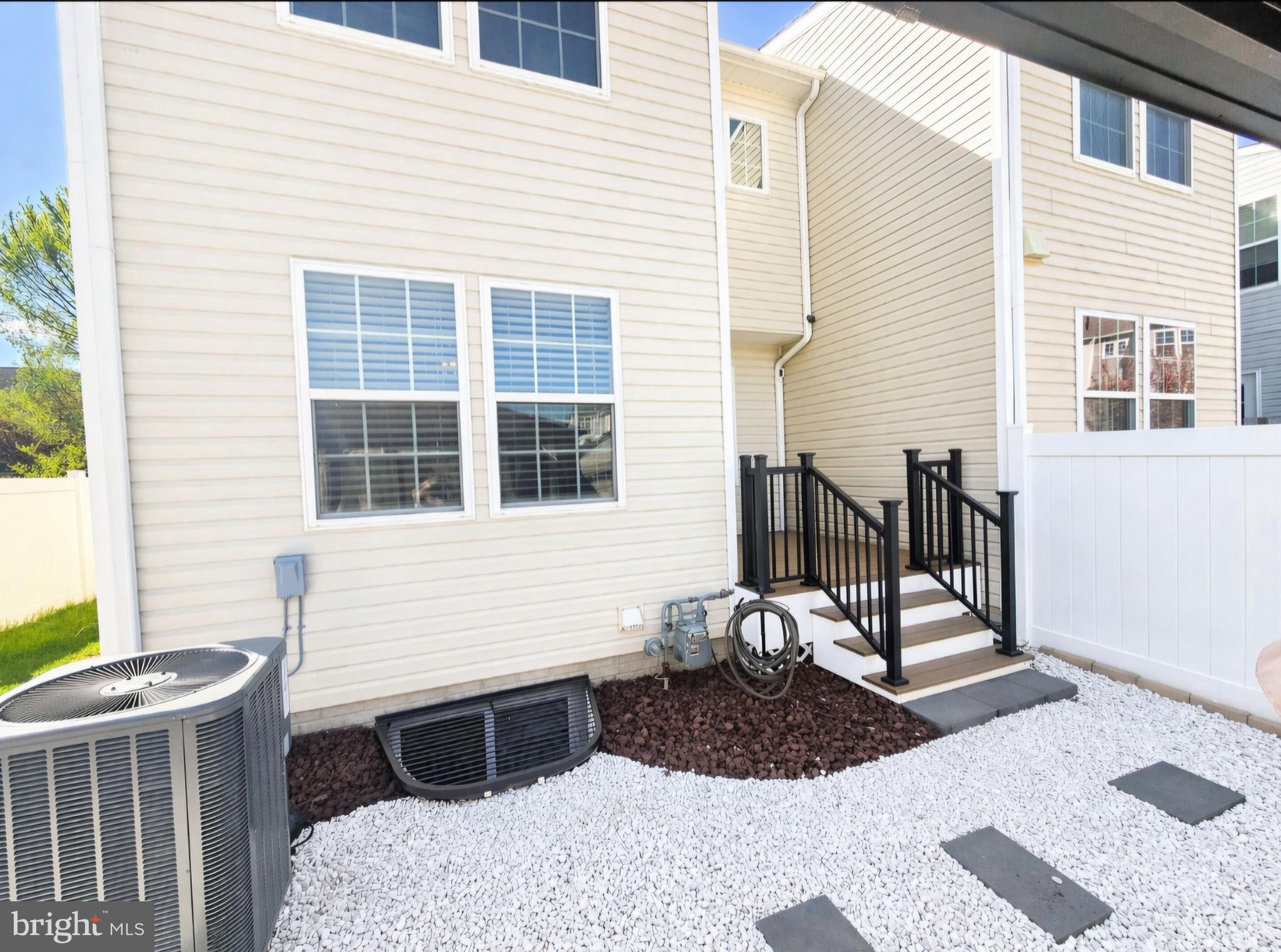 ARCHERS ROCK - Residential