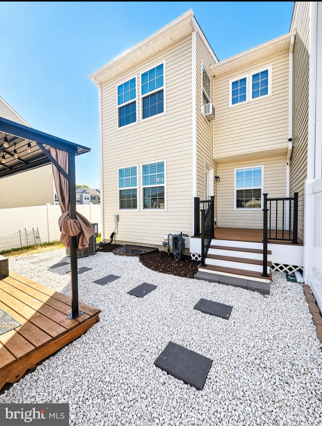 ARCHERS ROCK - Residential