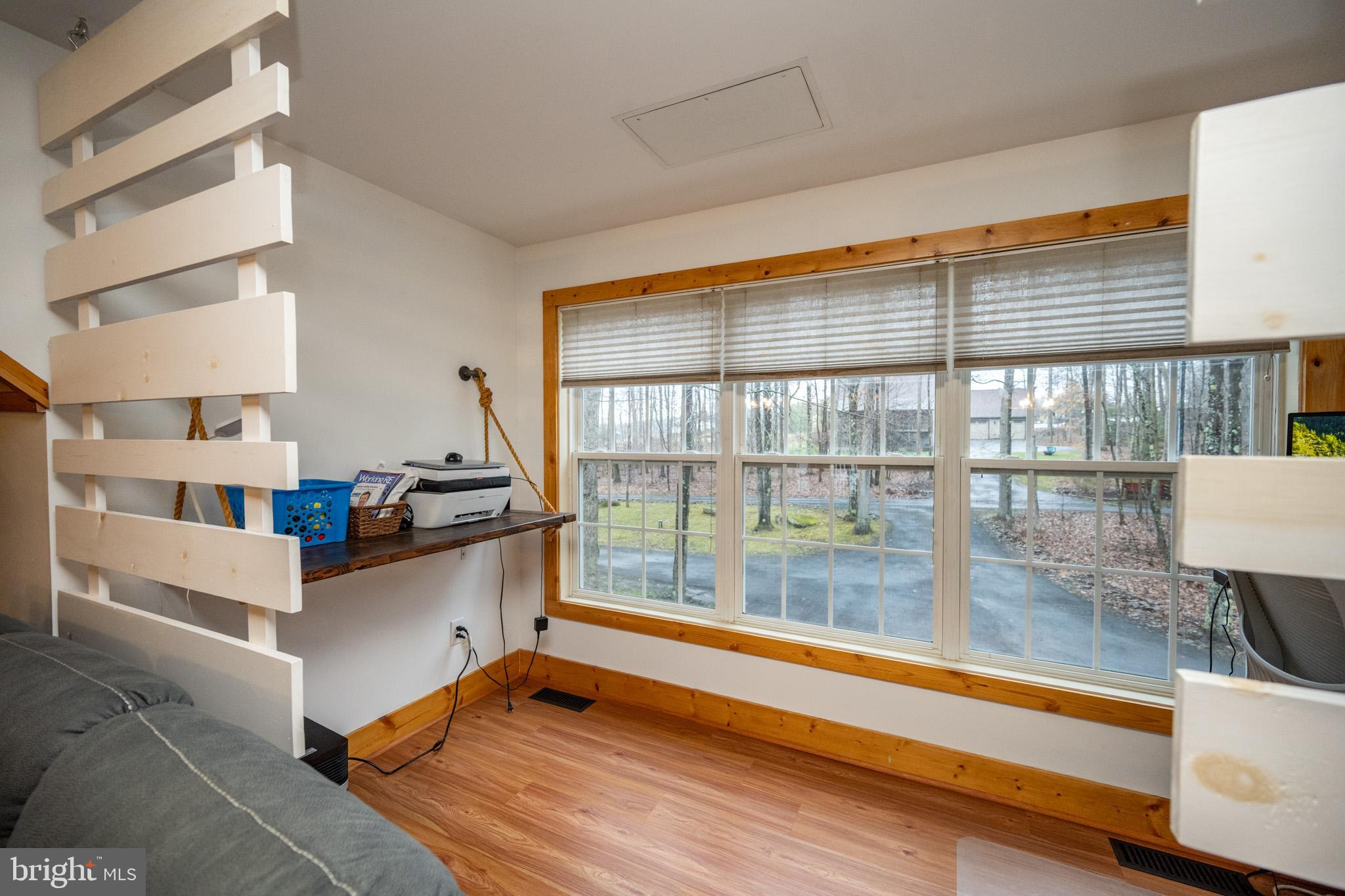 SANG RUN RD - Residential