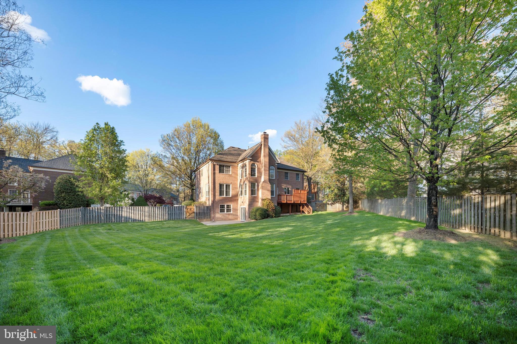 ENGLISH OAKS - Residential