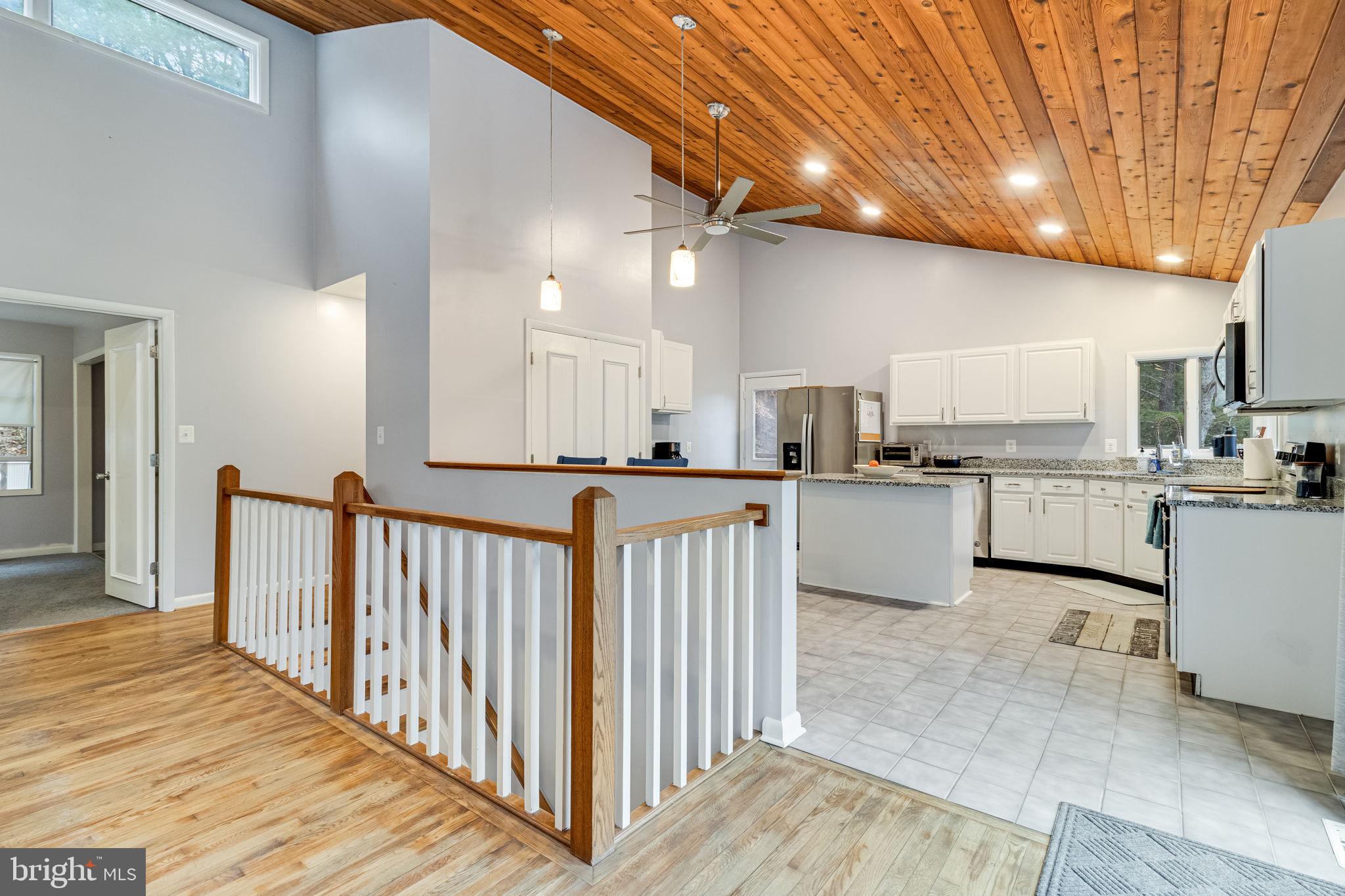 COVE LAKE - Residential