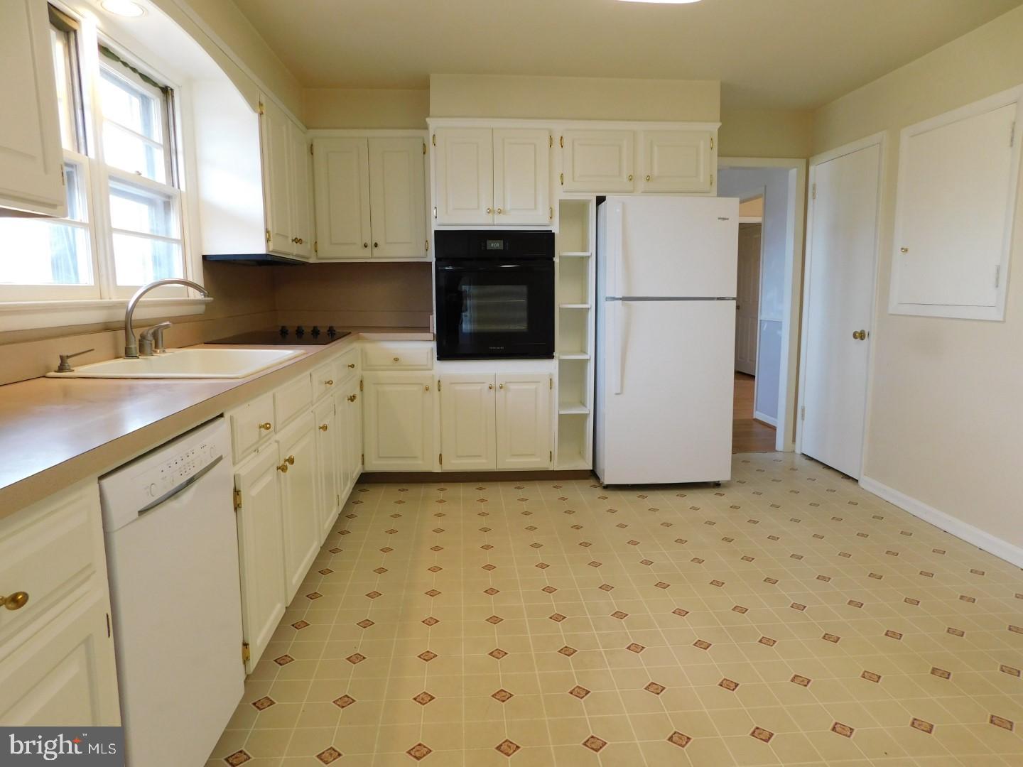 BUTTONWOOD MANOR - Residential