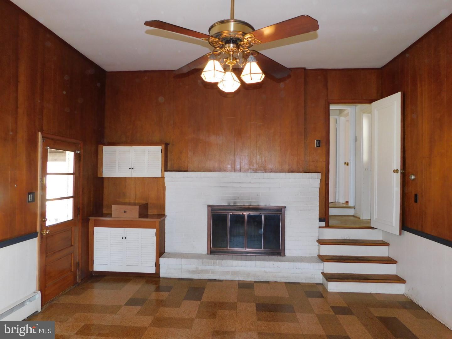 BUTTONWOOD MANOR - Residential