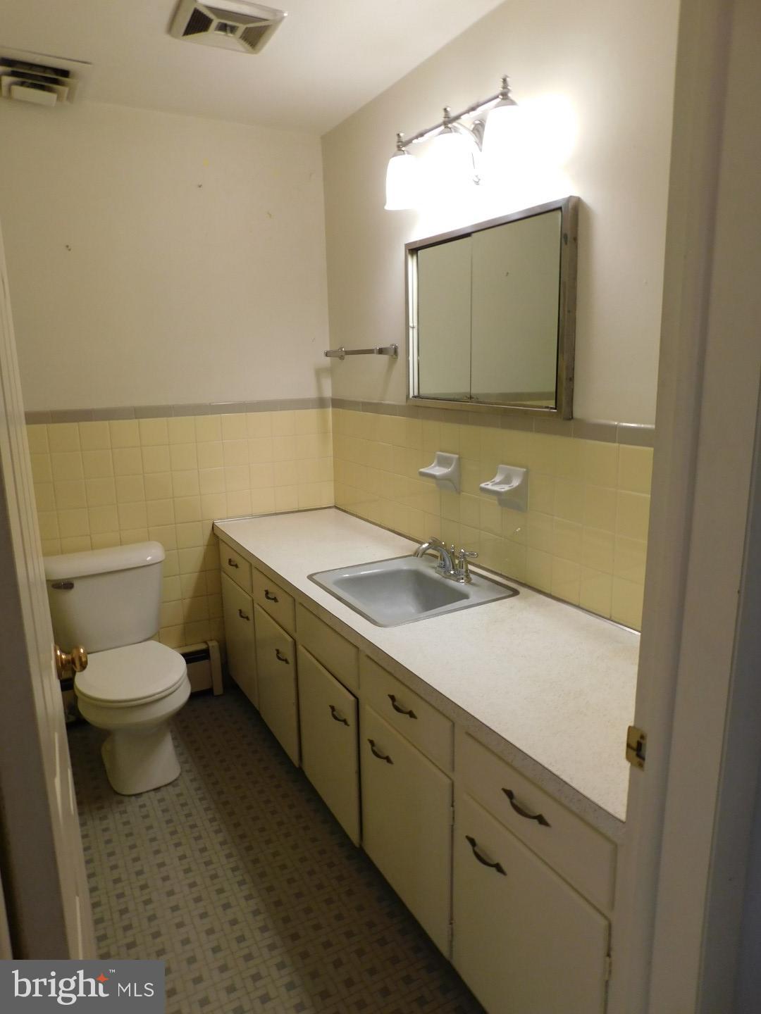 BUTTONWOOD MANOR - Residential