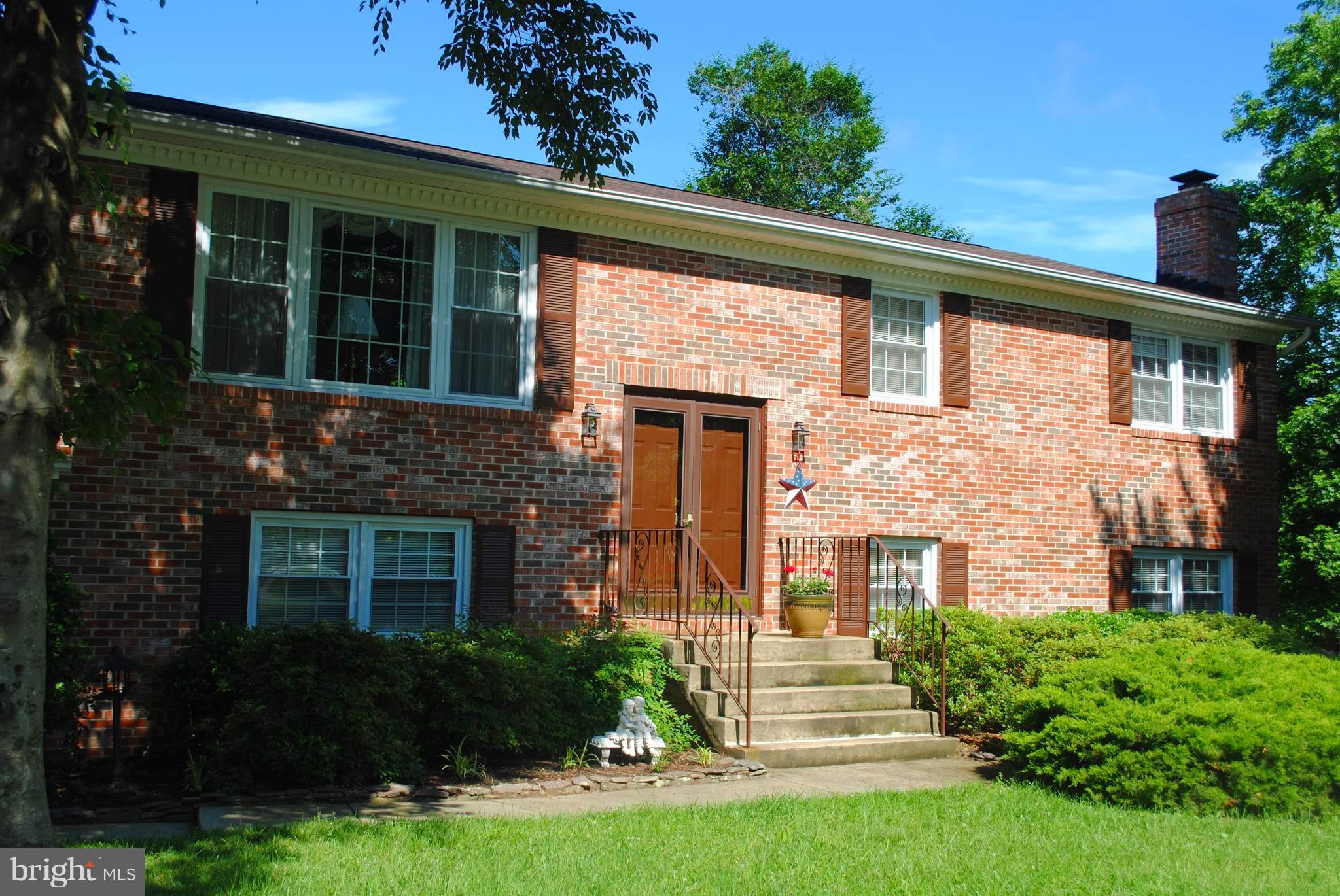 Beautiful and rare 5 BD & 3 BA w/2 car garage in Ellenwood Estates, exceptionally maintained.  Over 2,700 sq ft on 1.16 acres.  Renovated kitchen w/granite, custom cabinets, SS appliances, island and breakfast bar. Features spacious bedrooms, recreation room, fireplace and large deck under roof for entertaining w/expansive backyard.  Convenient to schools, shopping and hospital.  Basic HMS Wrty.