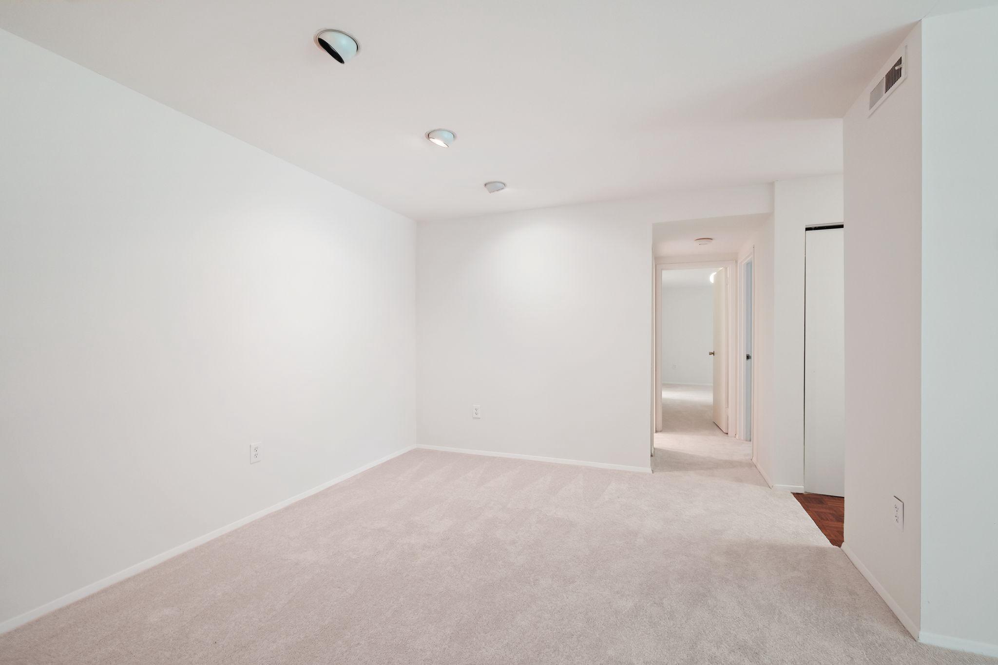 HYDE PARK - Residential