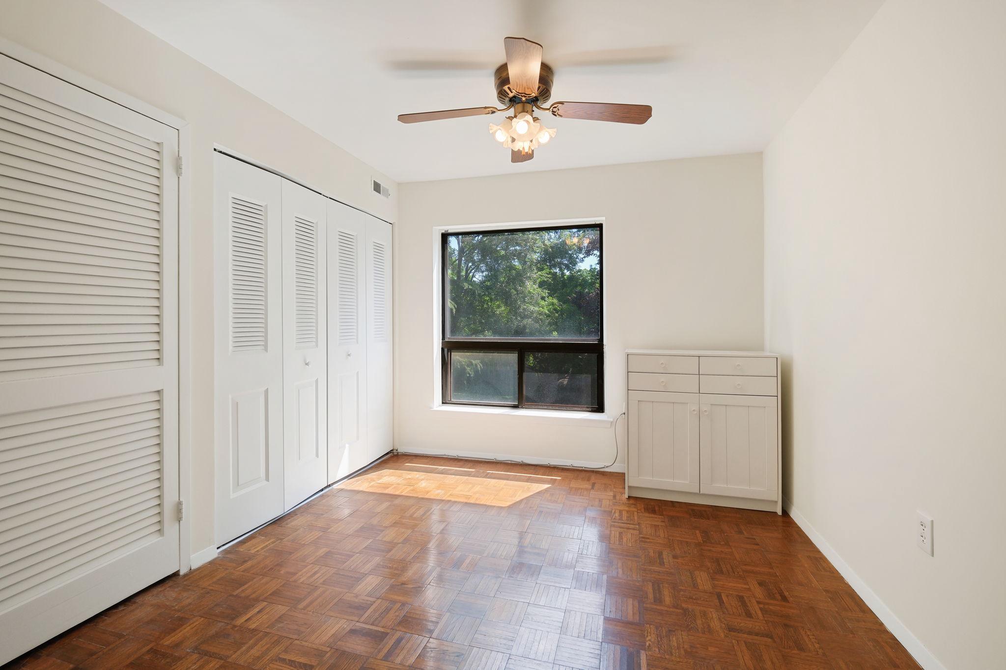 HYDE PARK - Residential