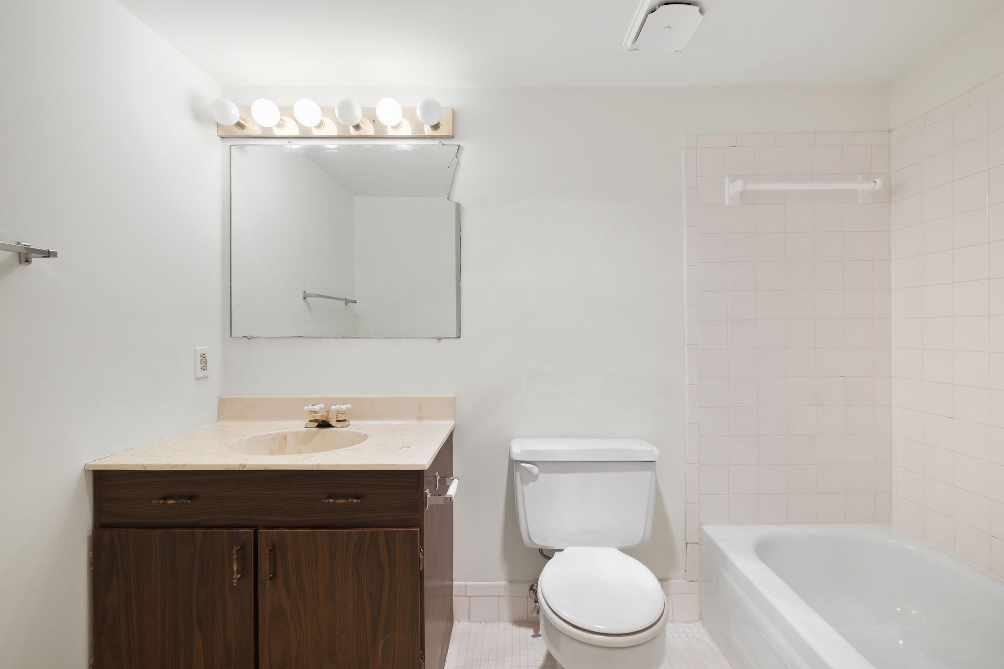 HYDE PARK - Residential
