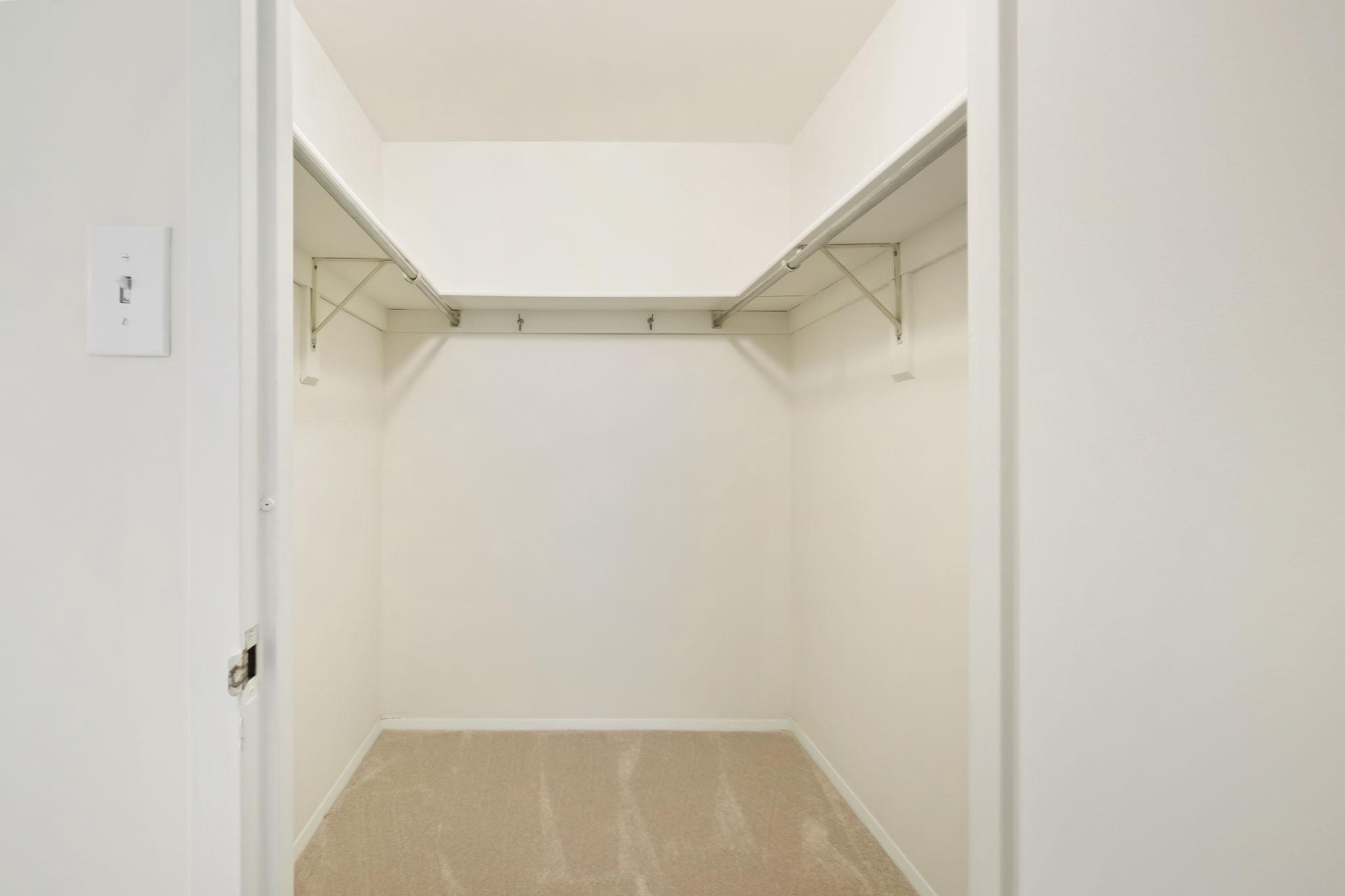 HYDE PARK - Residential