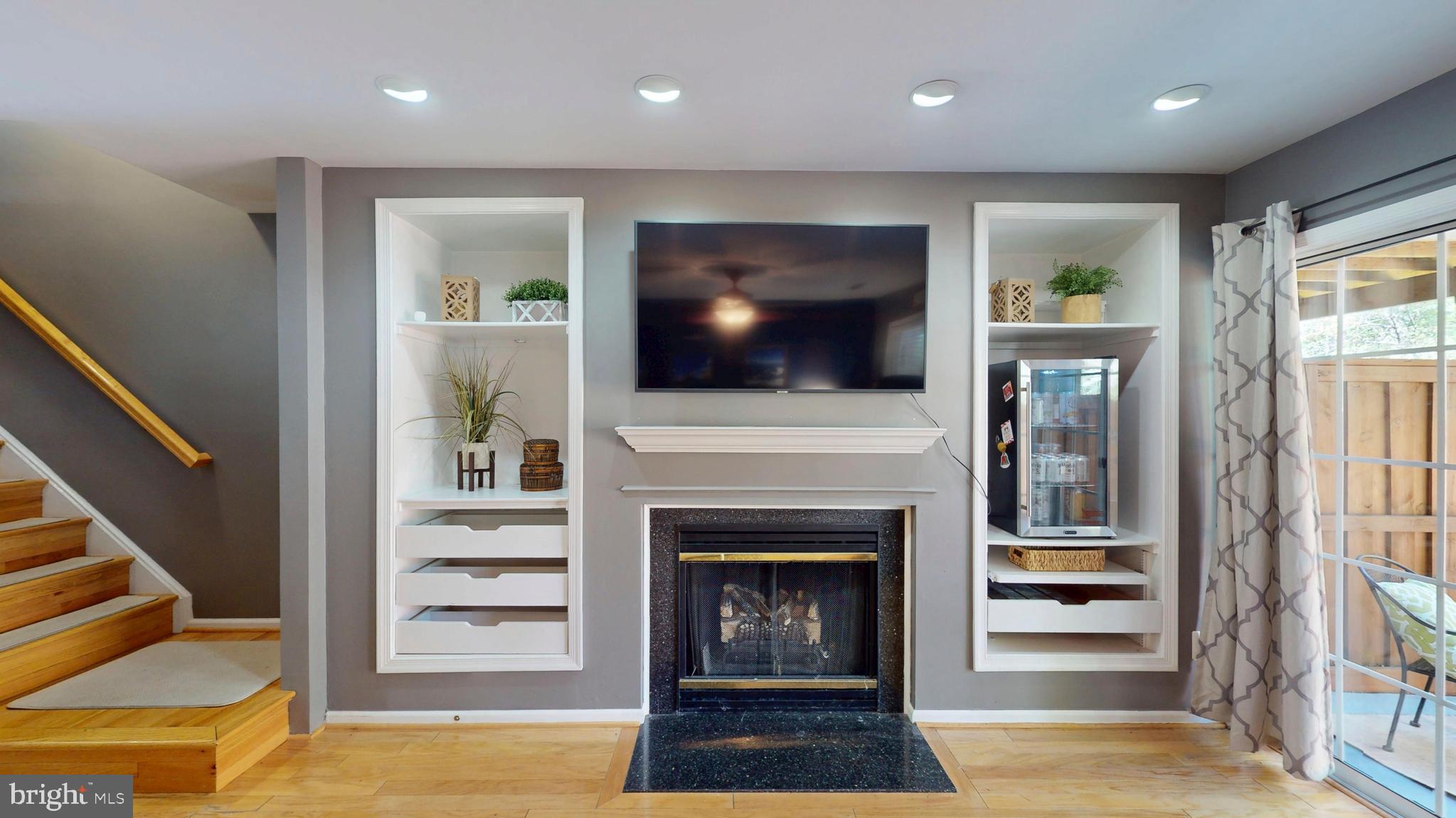 SIGNATURE AT BROADLANDS - Residential