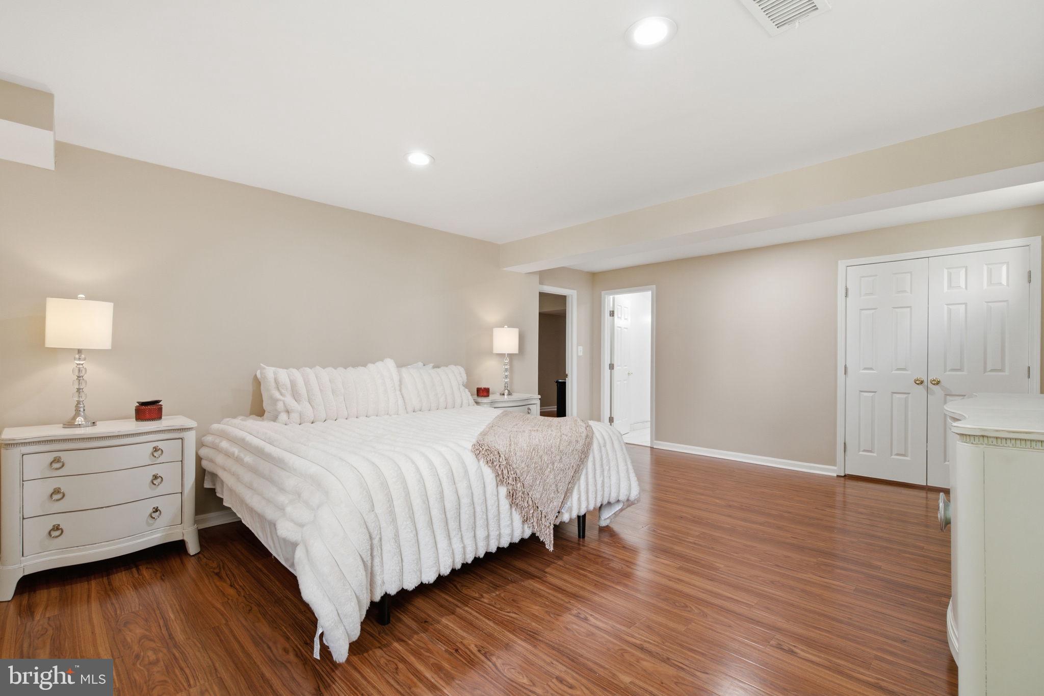 LOWES ISLAND - Residential