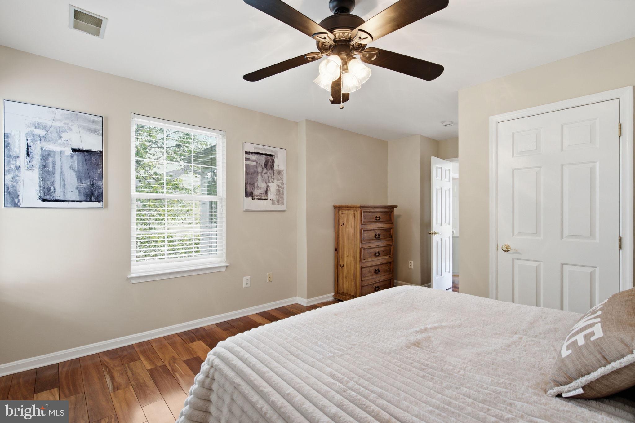 LOWES ISLAND - Residential