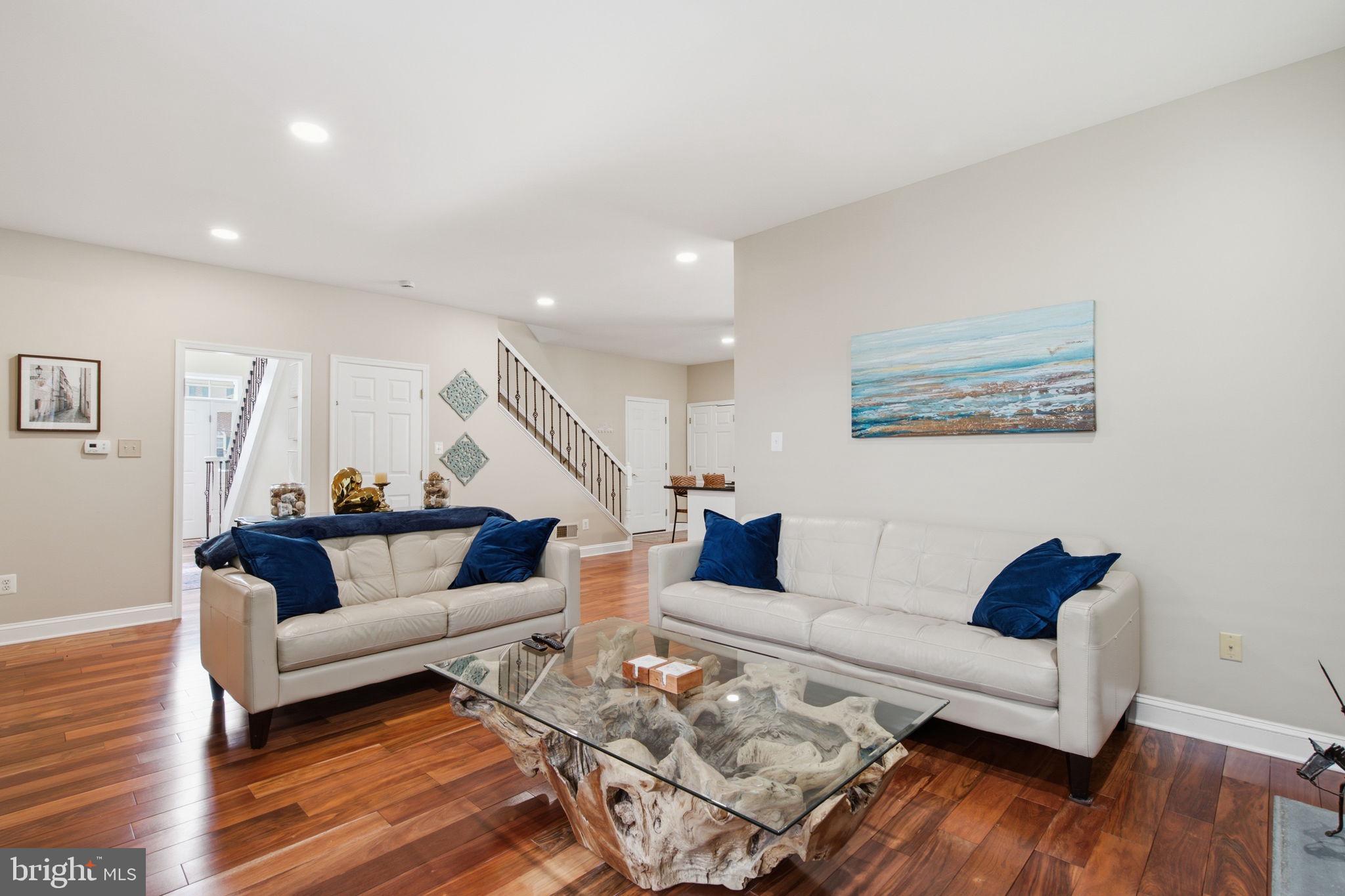 LOWES ISLAND - Residential