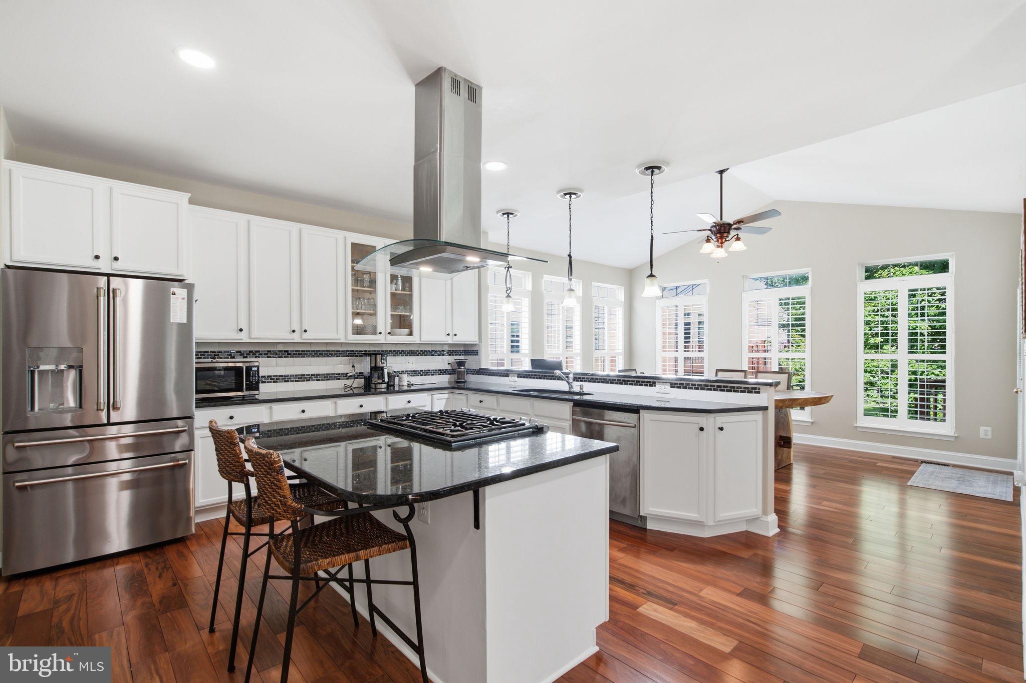 LOWES ISLAND - Residential