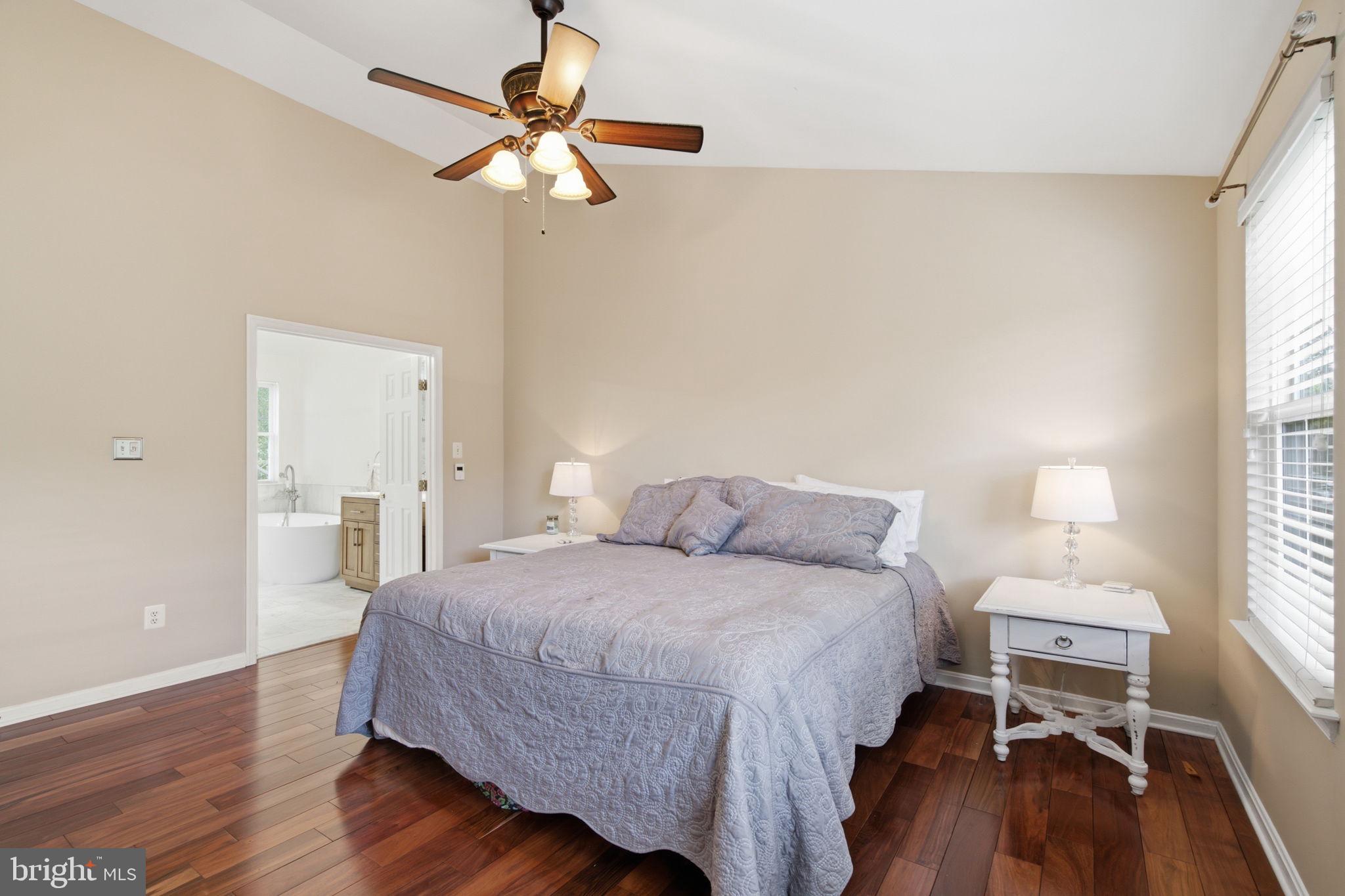 LOWES ISLAND - Residential
