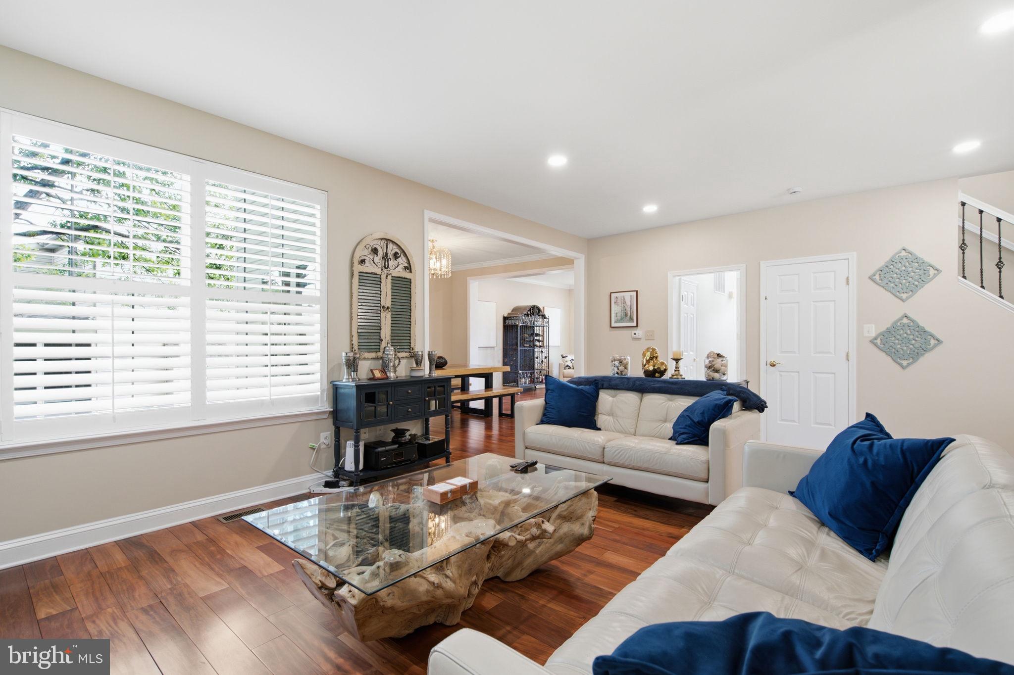 LOWES ISLAND - Residential