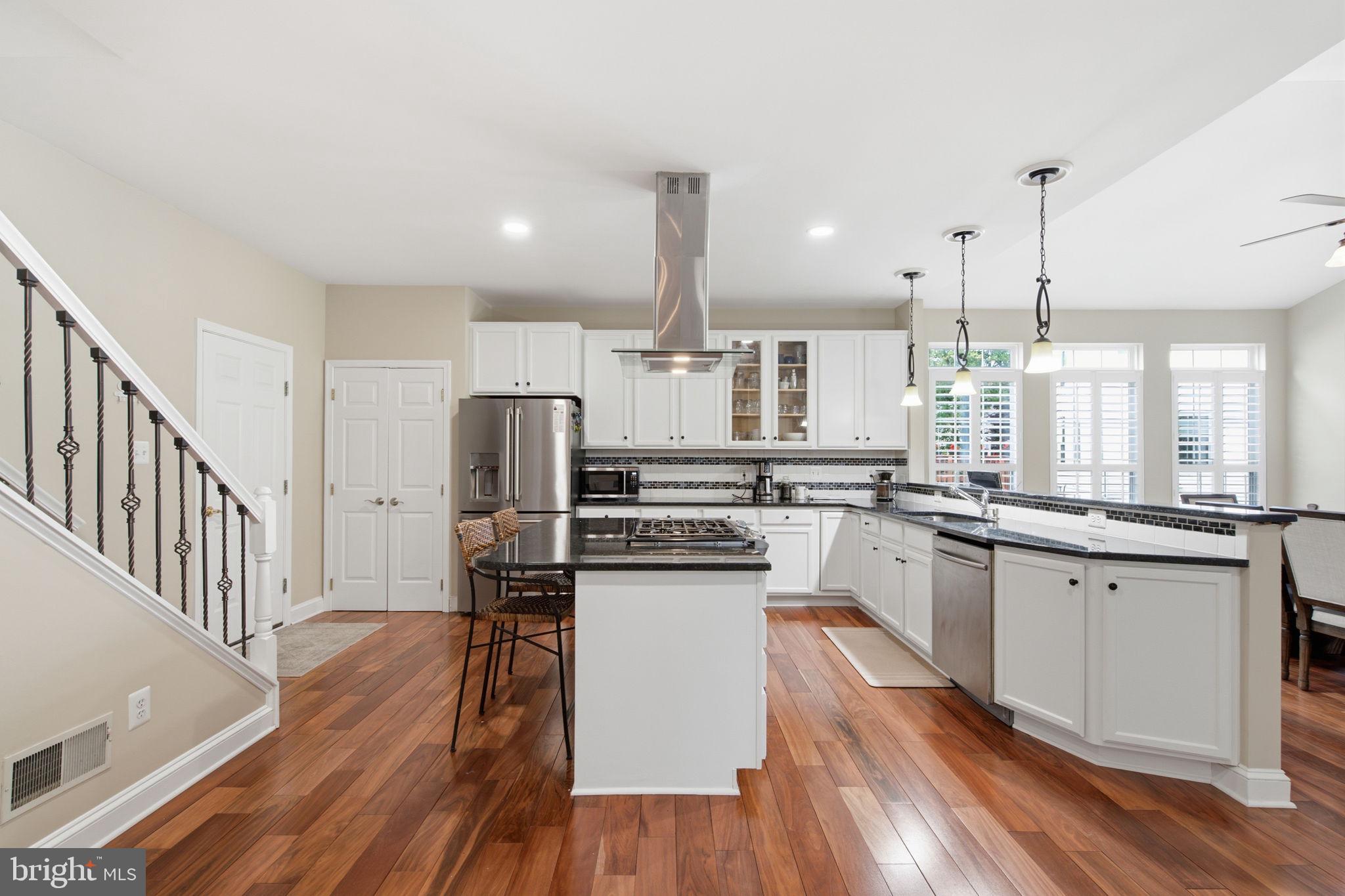LOWES ISLAND - Residential