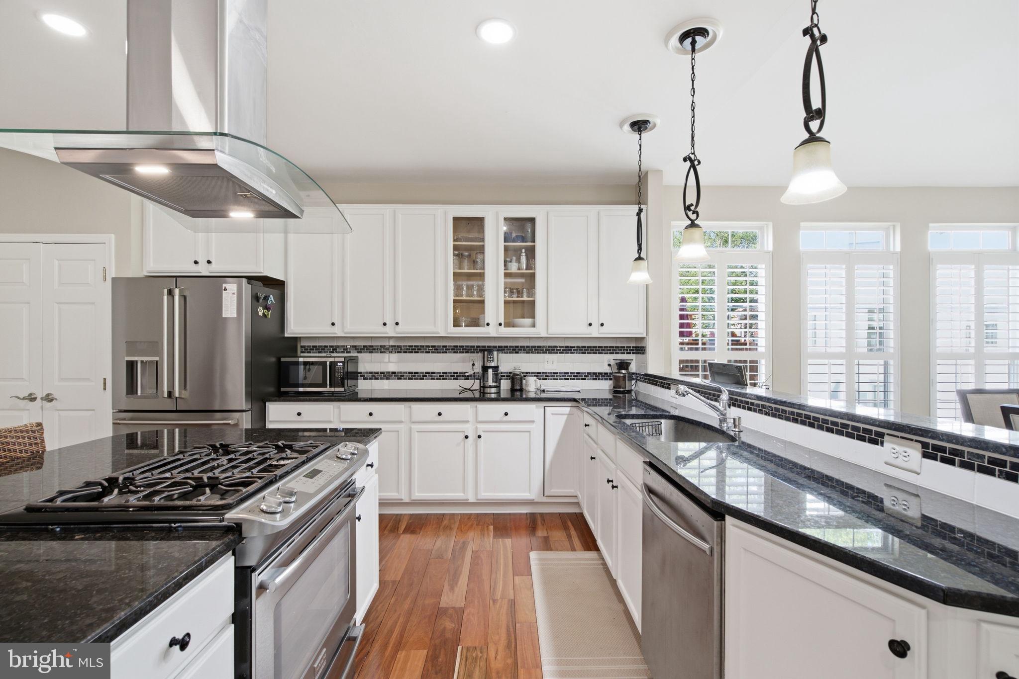 LOWES ISLAND - Residential