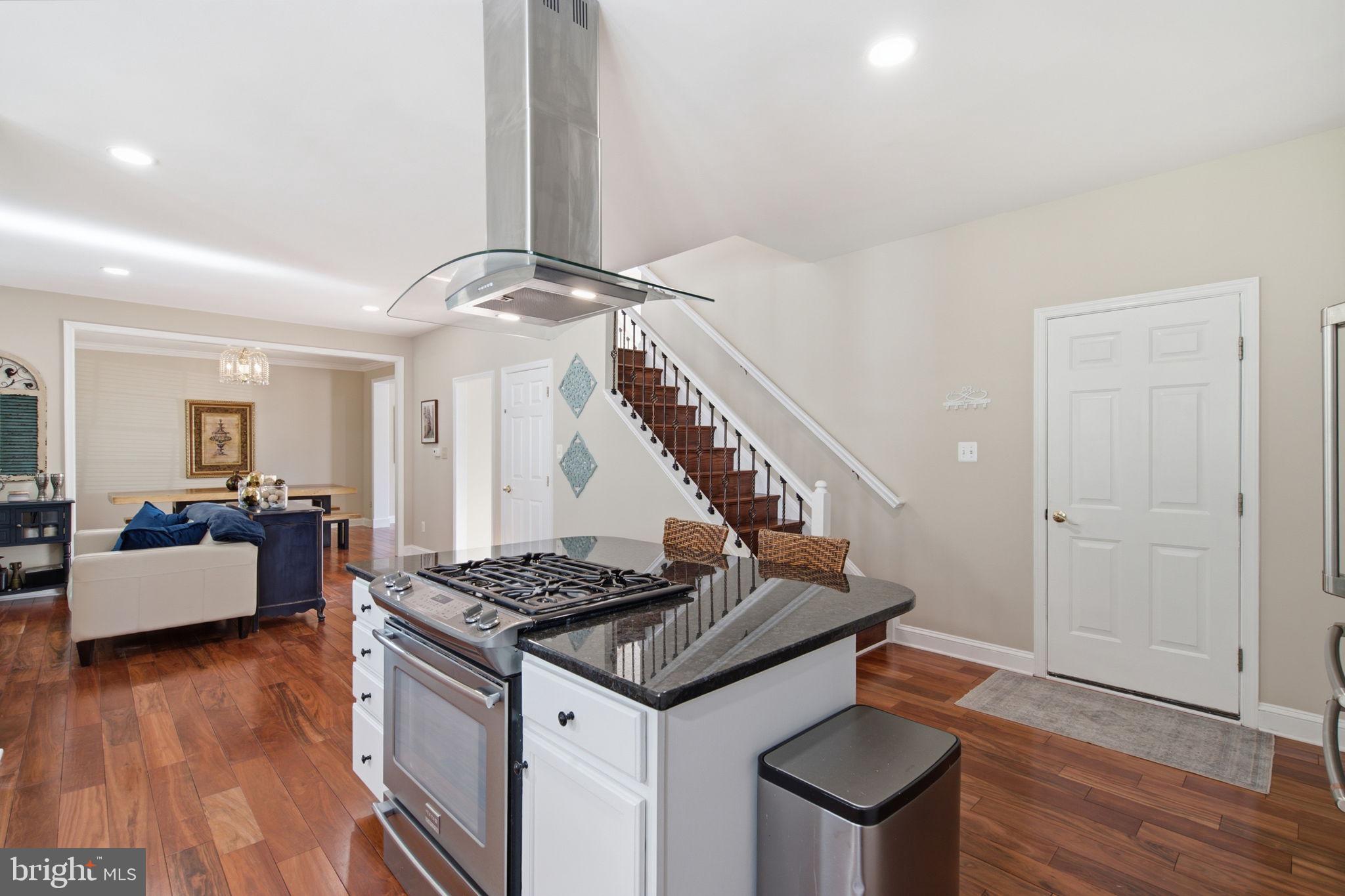 LOWES ISLAND - Residential