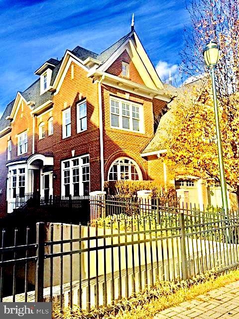 Gorgeous End Unit Townhouse in highly sought after River Creek community.  This Michael Harris home boasts remodeled kitchen, hardwood floors throughout the house, luxurious master bath with amazing oversized shower.  Main floor with soaring ceilings and tons of light in the living room.  The finished walkout basement offers plenty of room for games and relaxation.  A bedroom and full bath, make this a great place for guest room. Sit on the deck and look out into the woods for great privacy and serenity.  This is a must see!